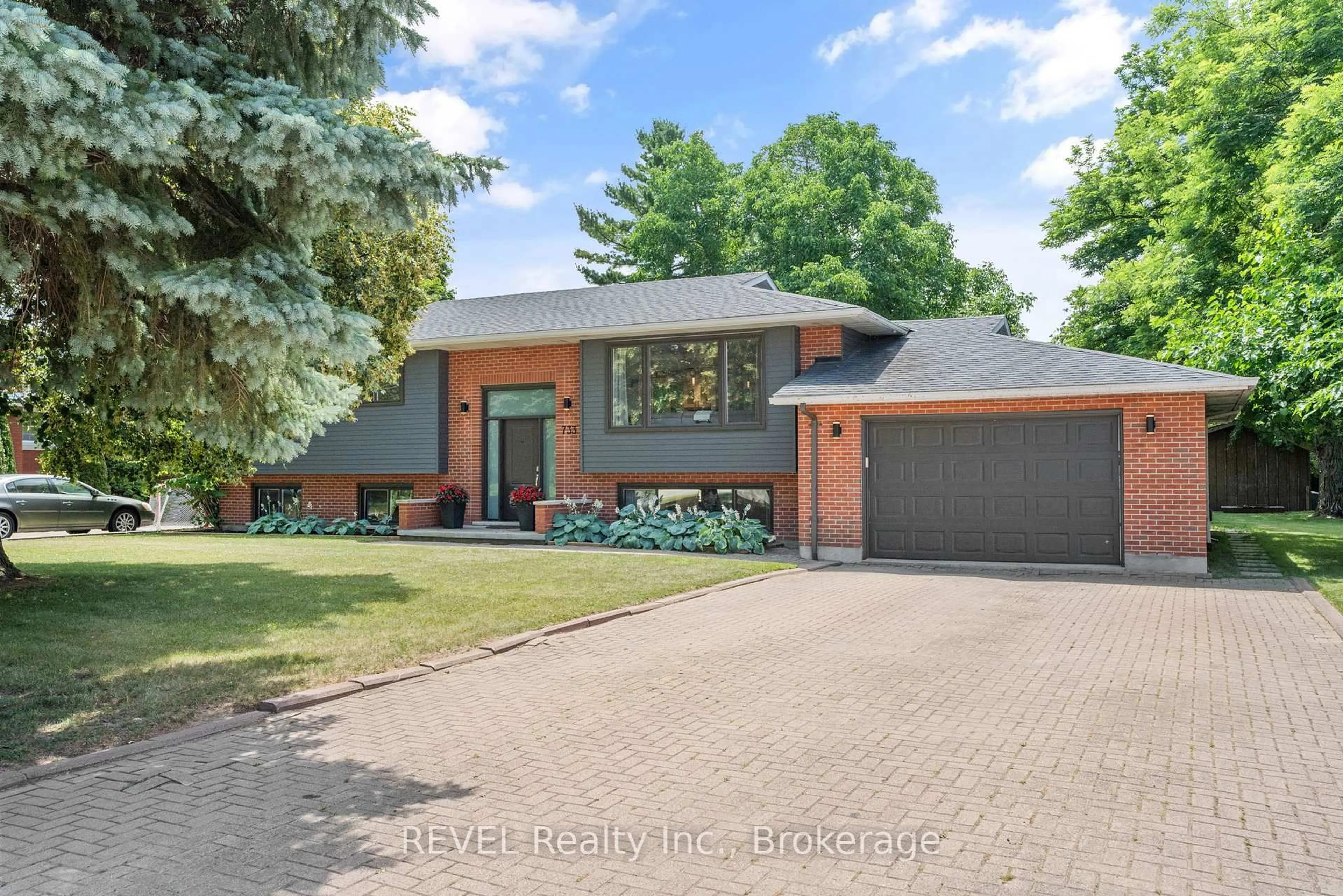 Home with brick exterior material, street for 733 Line 1 Rd, Niagara-on-the-Lake Ontario L0S 1T0