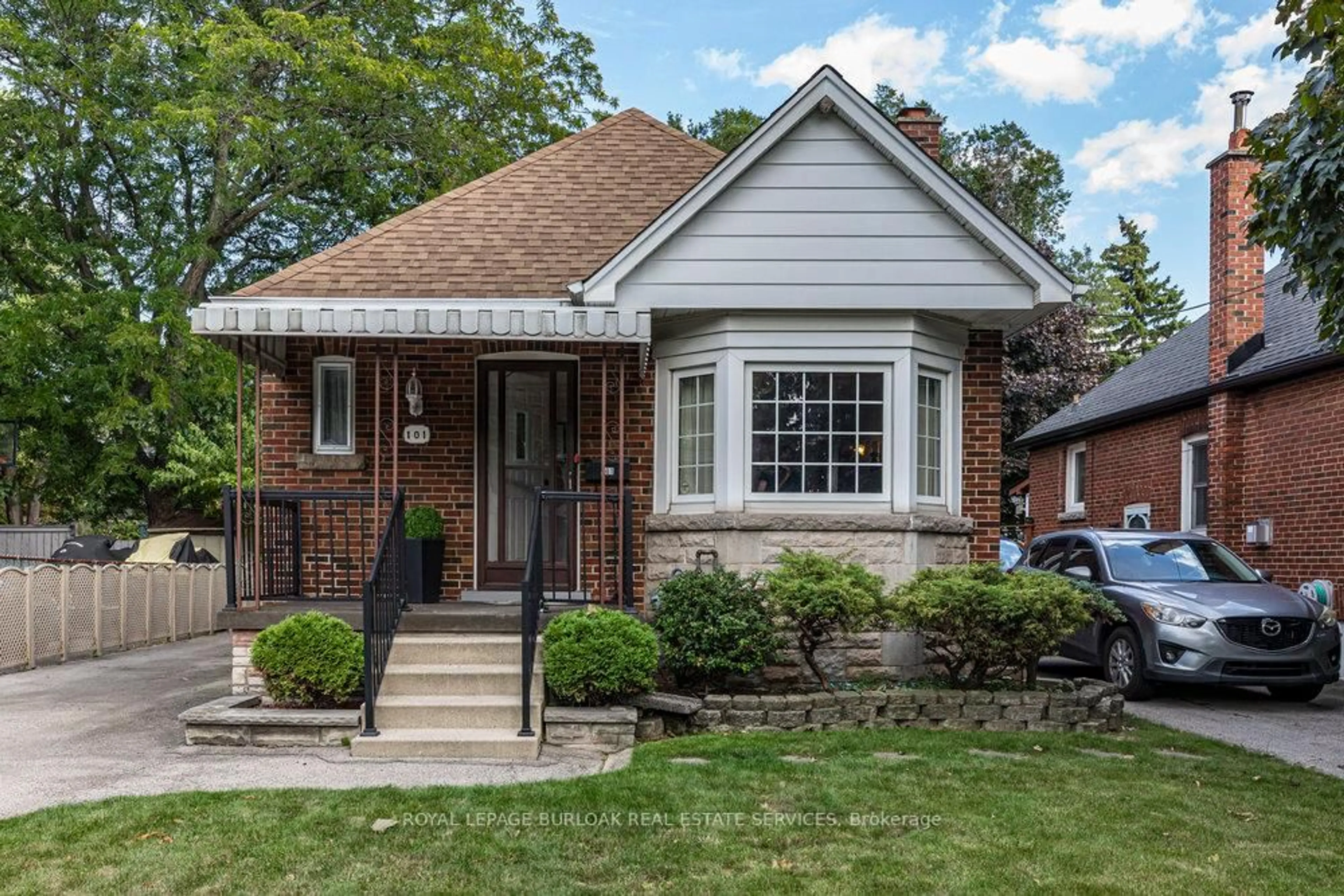 Home with brick exterior material, street for 101 Belvidere Ave, Hamilton Ontario L9A 3B6