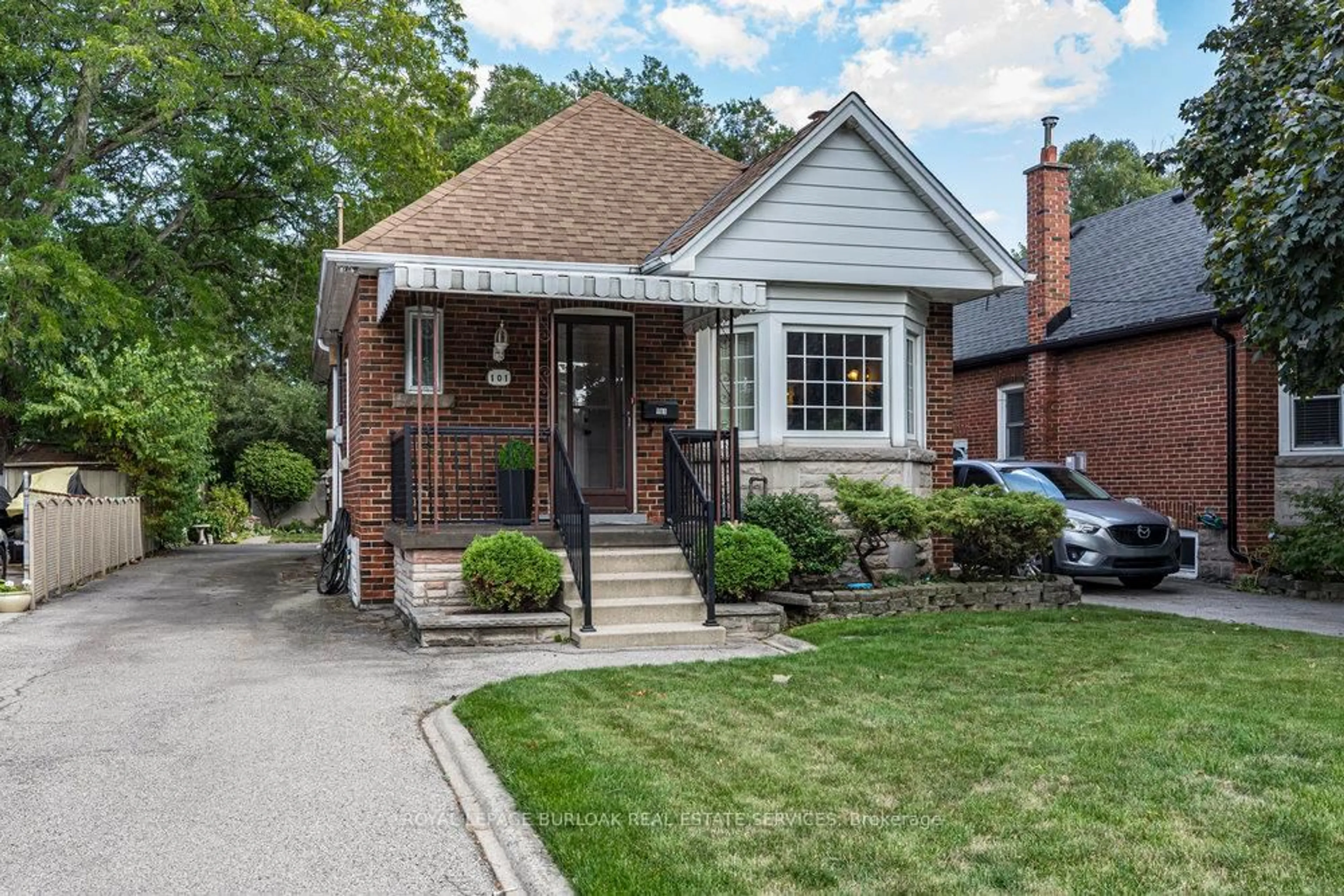 Home with brick exterior material, street for 101 Belvidere Ave, Hamilton Ontario L9A 3B6