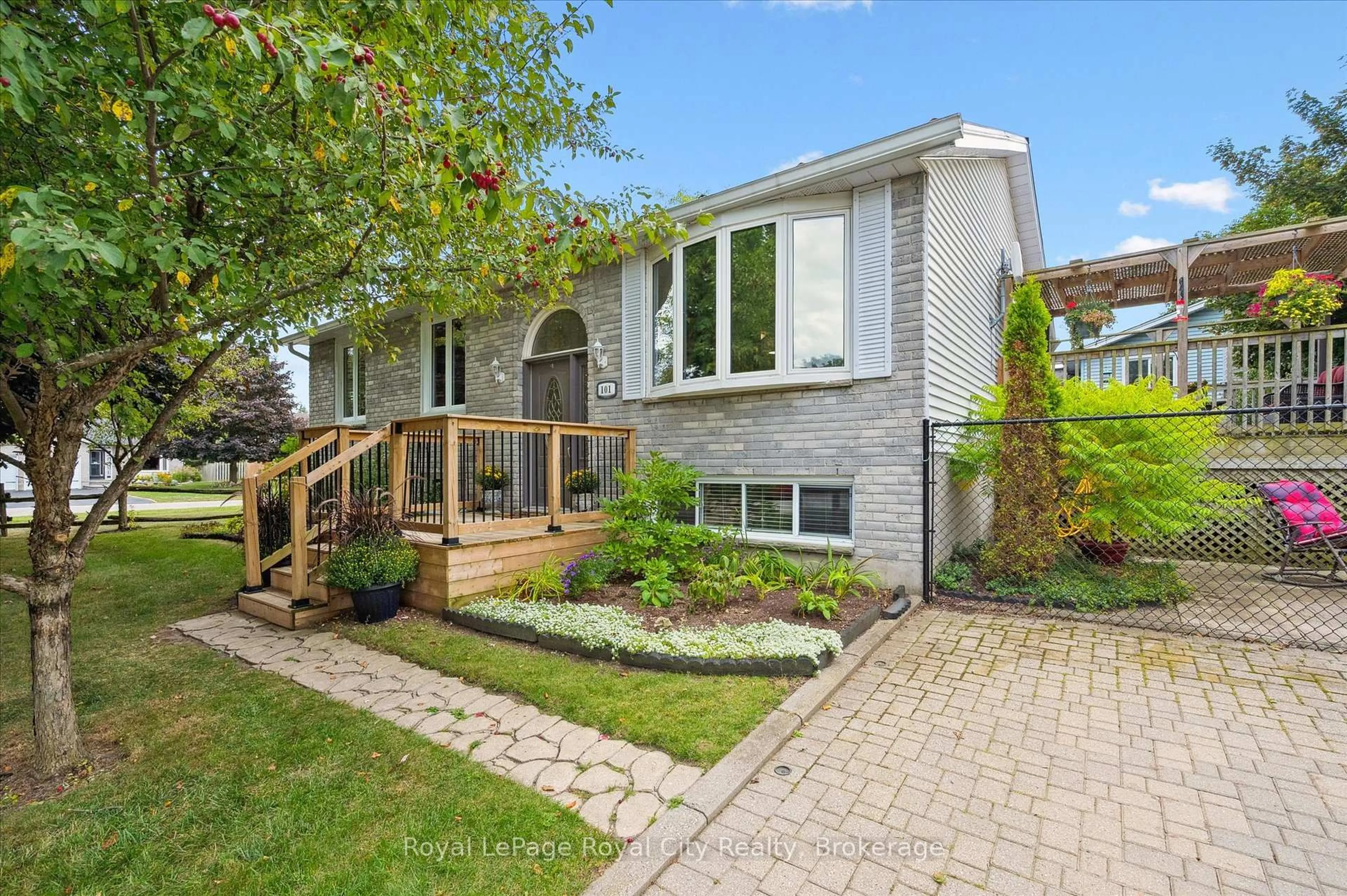 Home with brick exterior material, street for 101 Landrex Blvd, Guelph/Eramosa Ontario N0B 2K0
