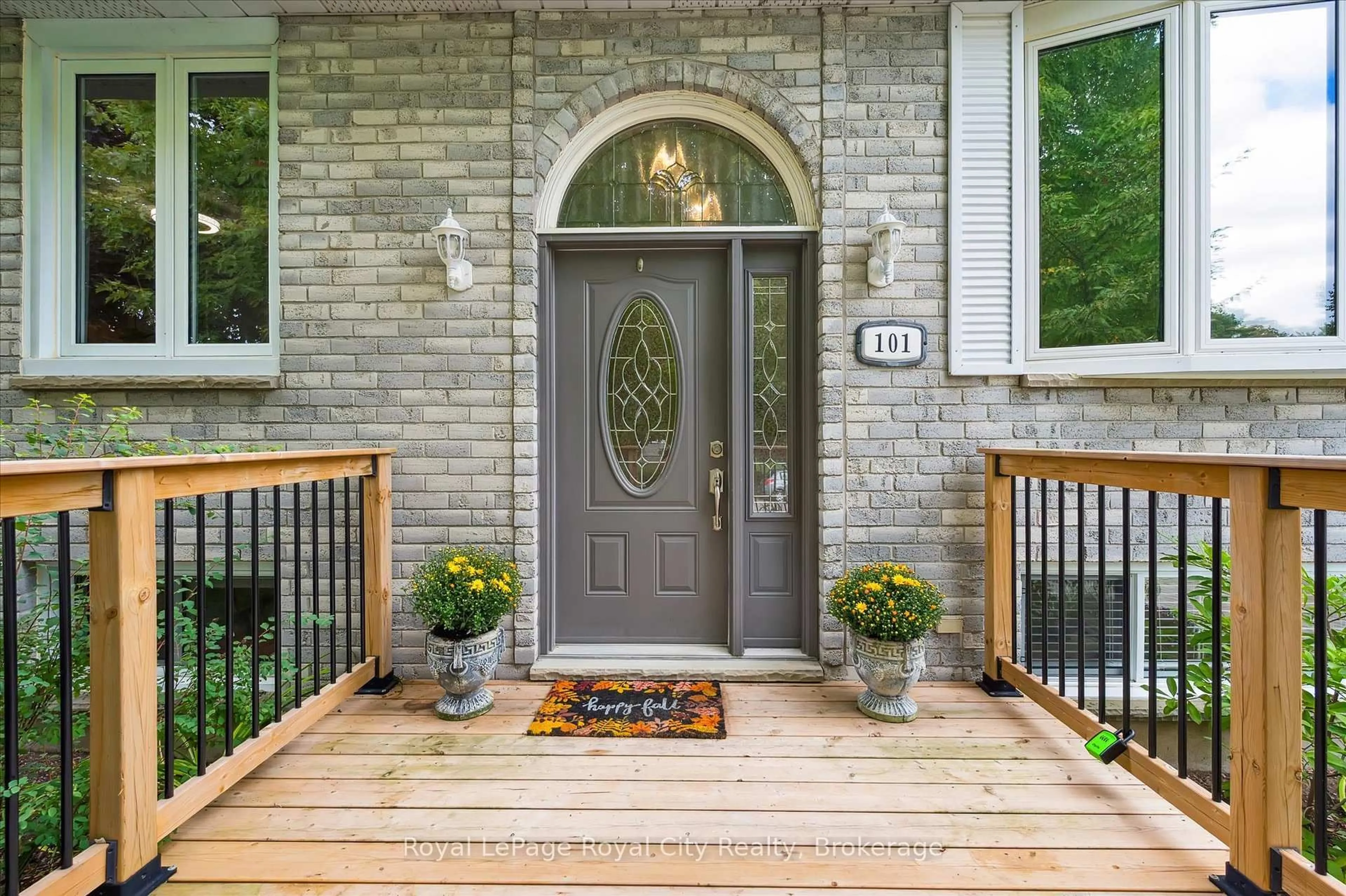 Indoor entryway for 101 Landrex Blvd, Guelph/Eramosa Ontario N0B 2K0