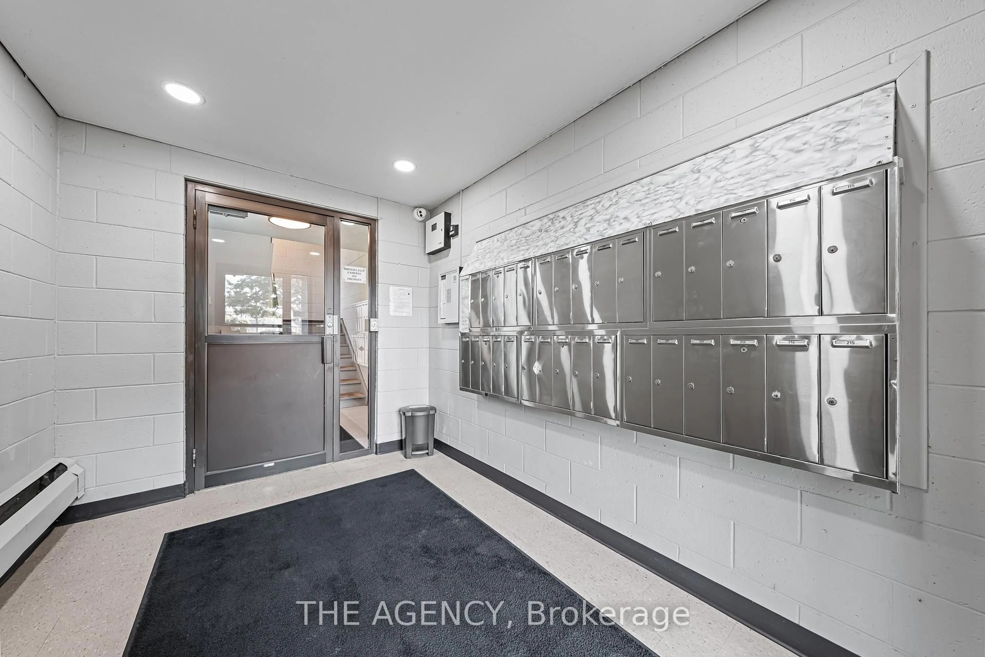 Indoor foyer for 41 Rykert St #103, St. Catharines Ontario L2S 1Z2