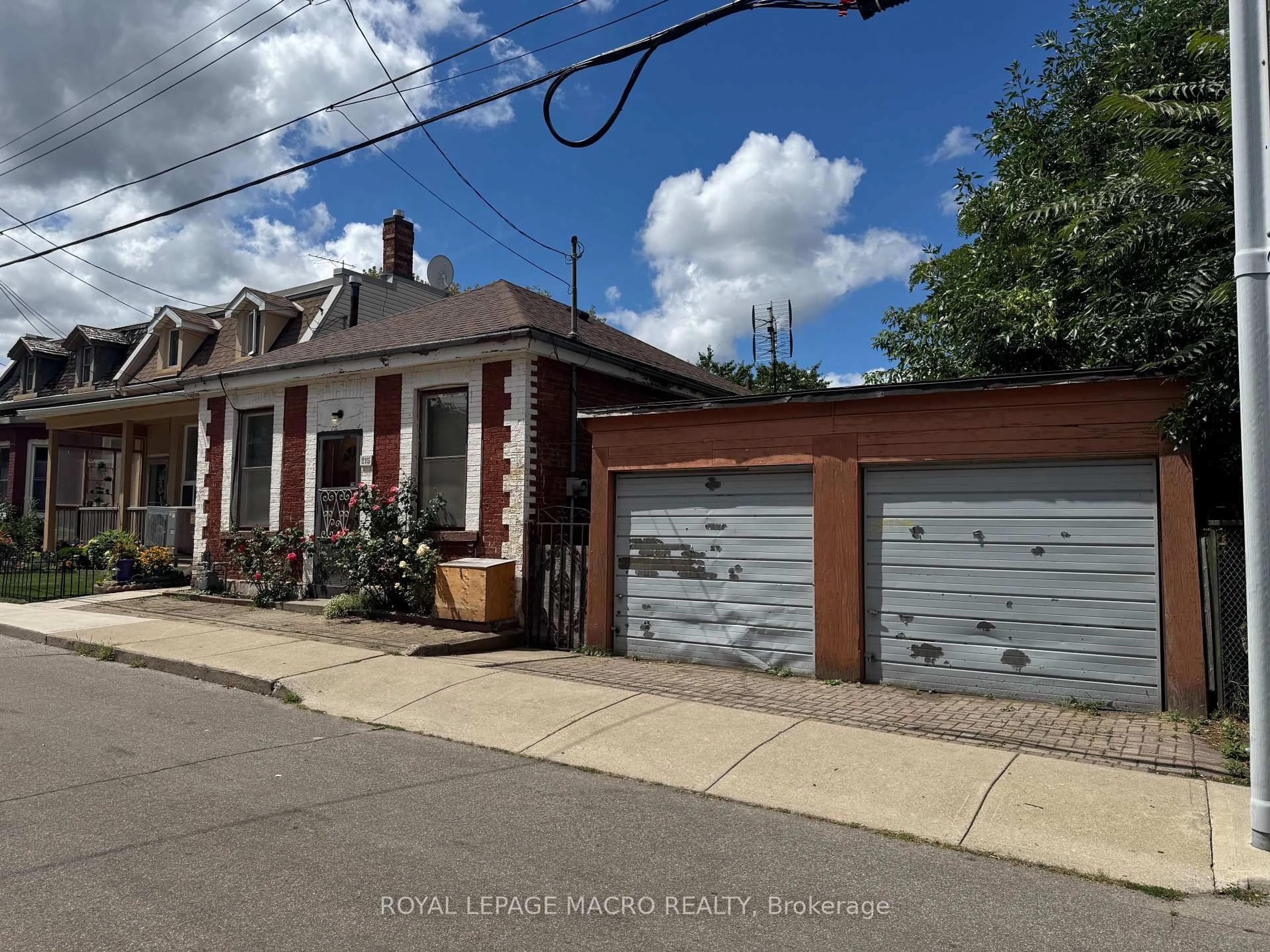 Unknown for 215 Ray St, Hamilton Ontario L8R 2Y3