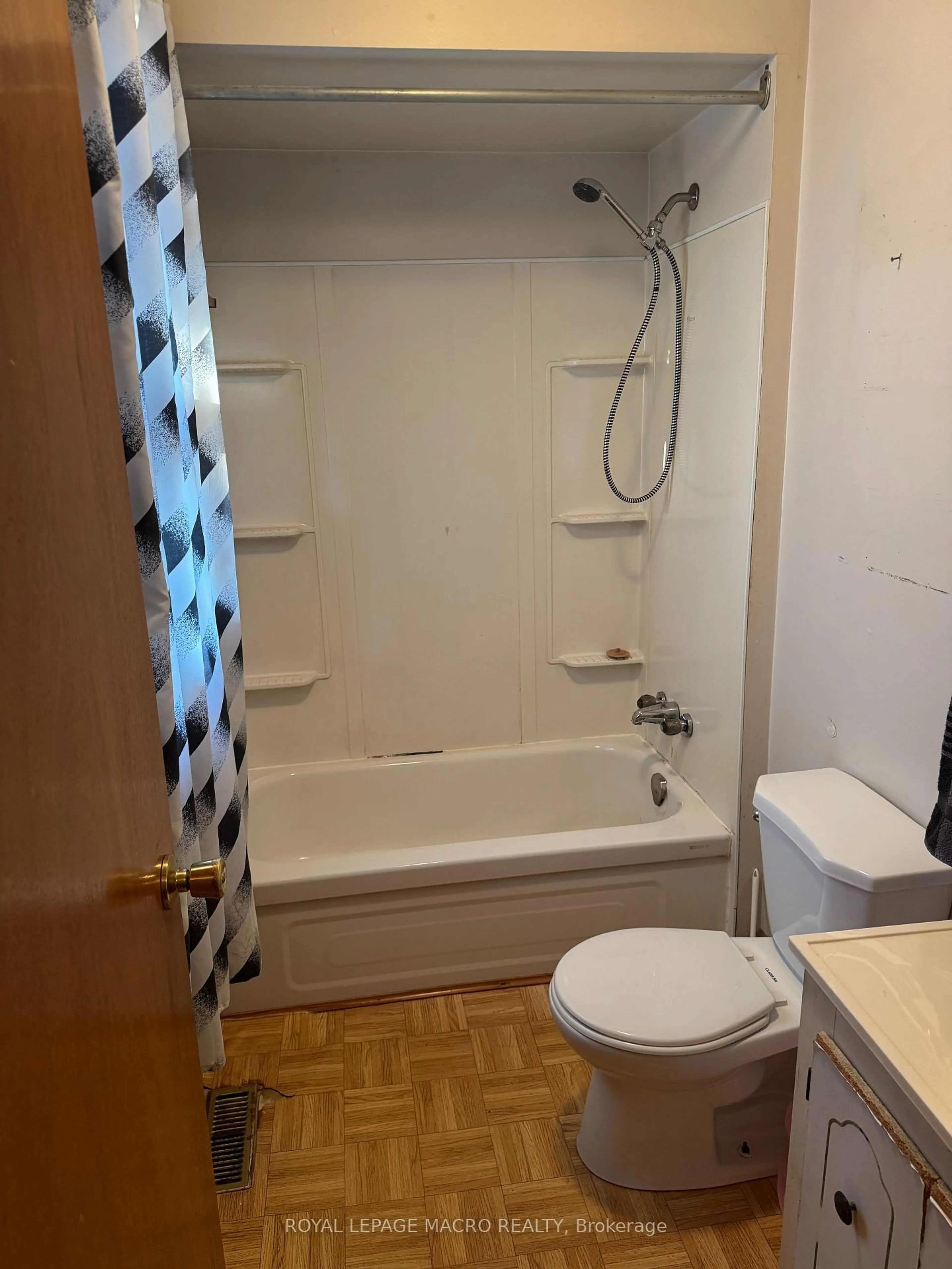 Standard bathroom, floor is not visible for 215 Ray St, Hamilton Ontario L8R 2Y3
