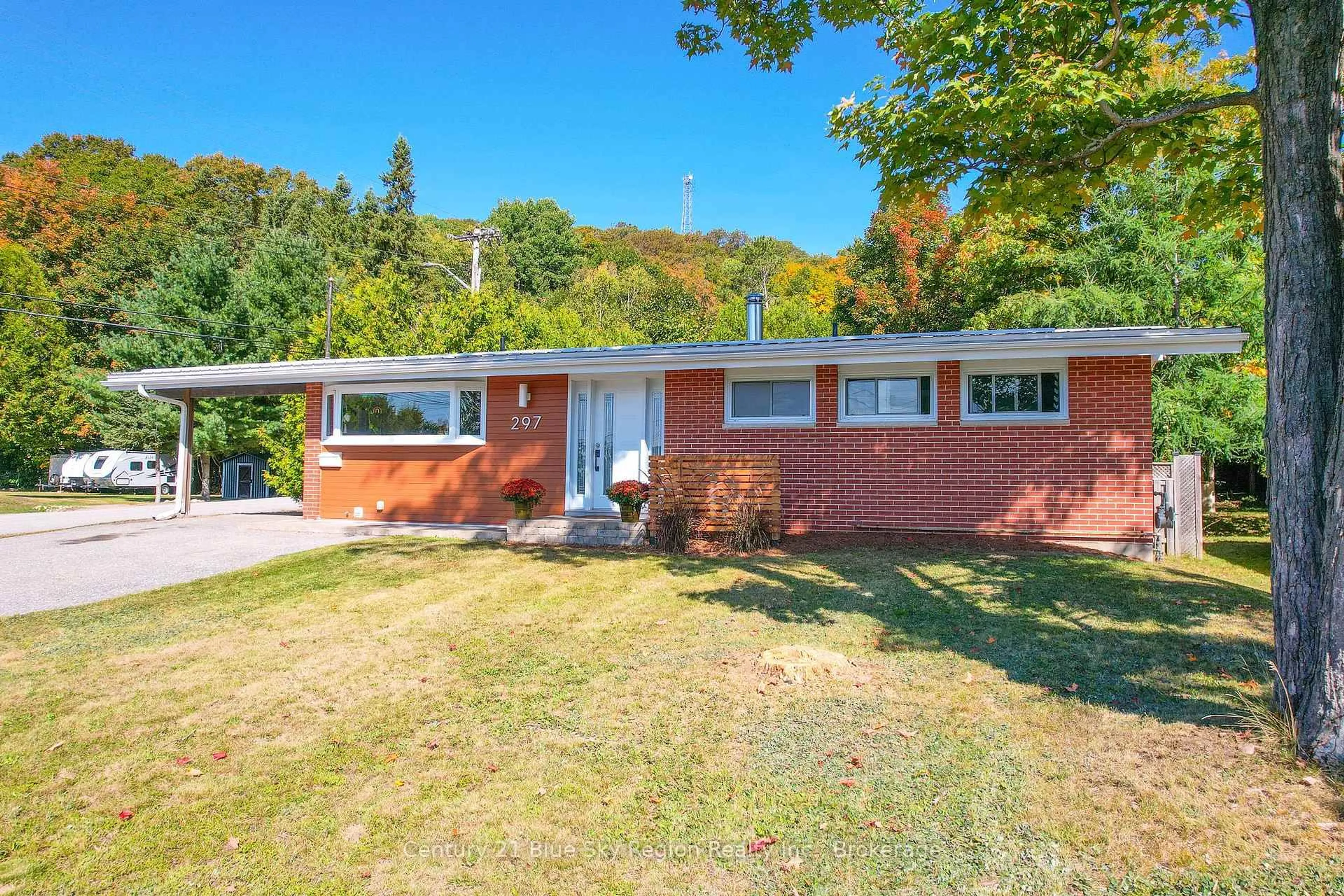 Home with brick exterior material, street for 297 Leonard St, North Bay Ontario P1B 5K3