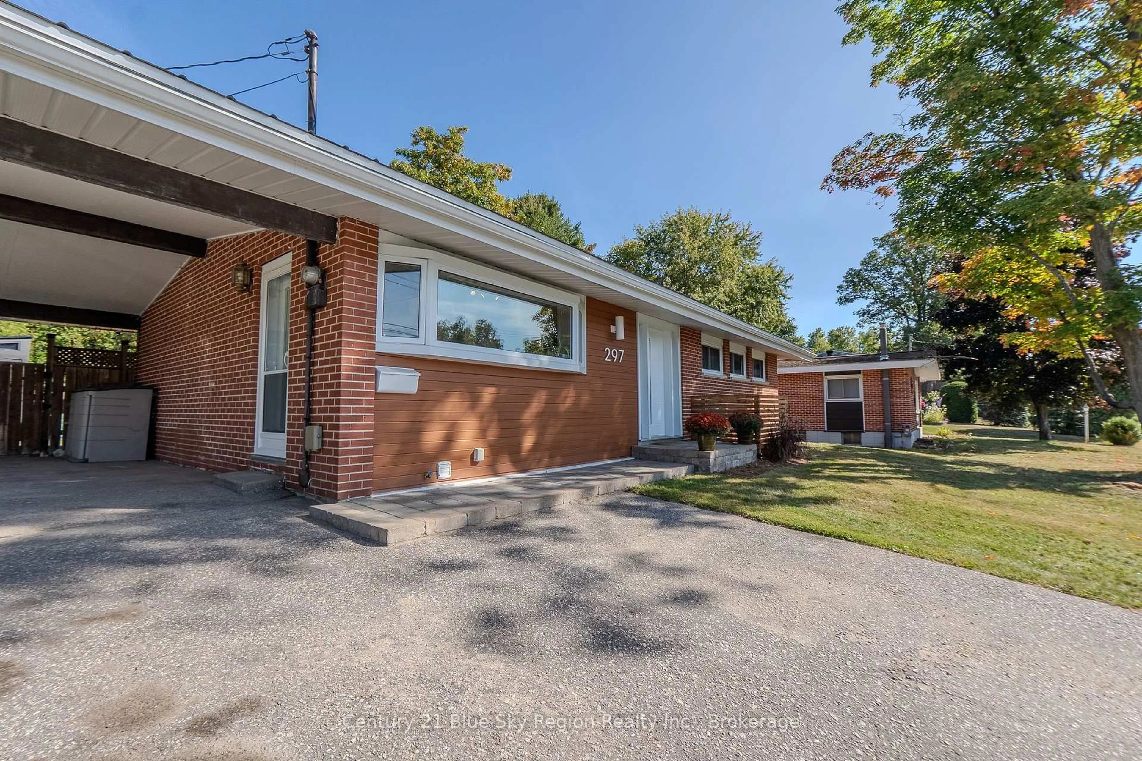 Home with brick exterior material, street for 297 Leonard St, North Bay Ontario P1B 5K3