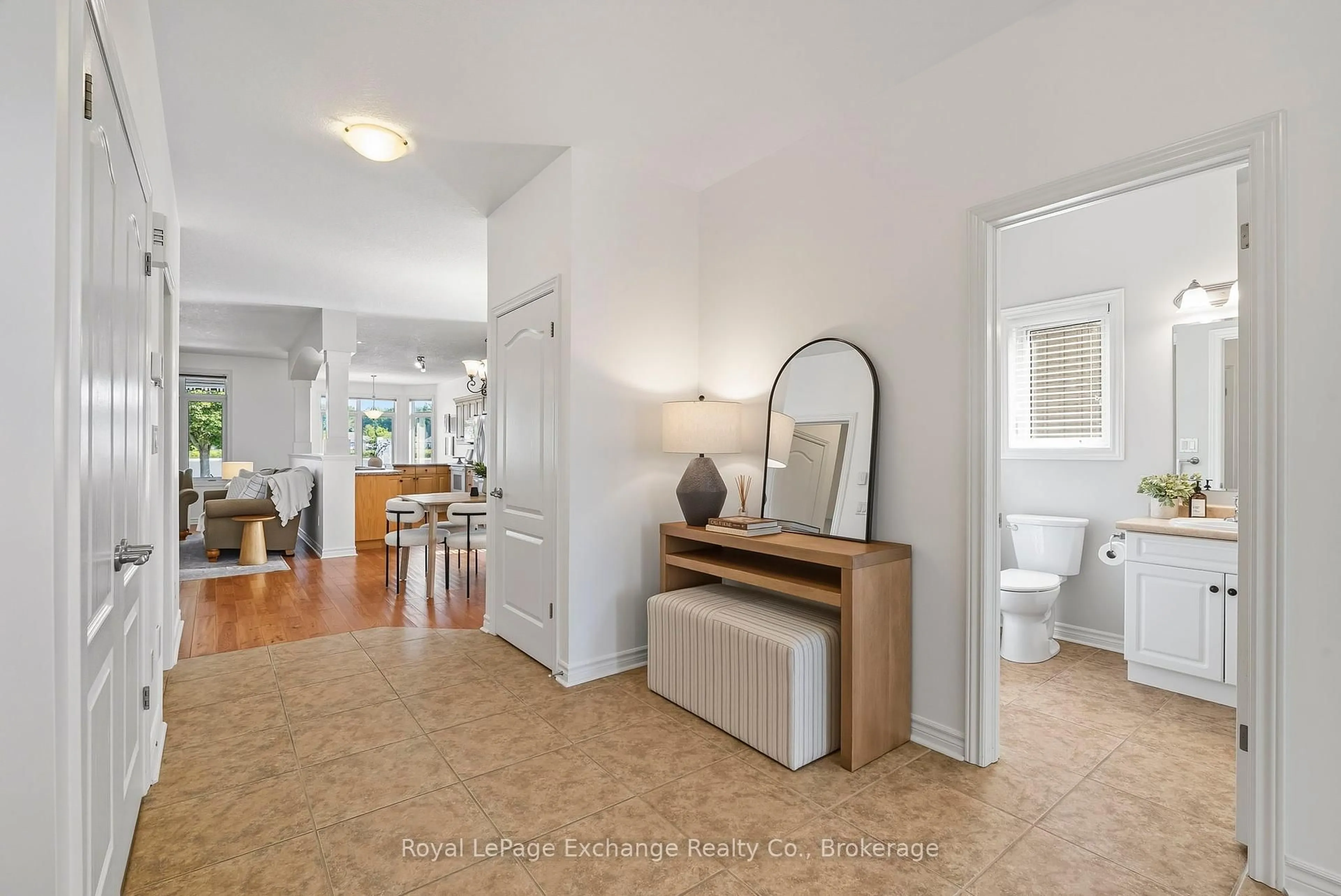 Indoor entryway for 547 Stornoway #51, Huron-Kinloss Ontario N2Z 0A4