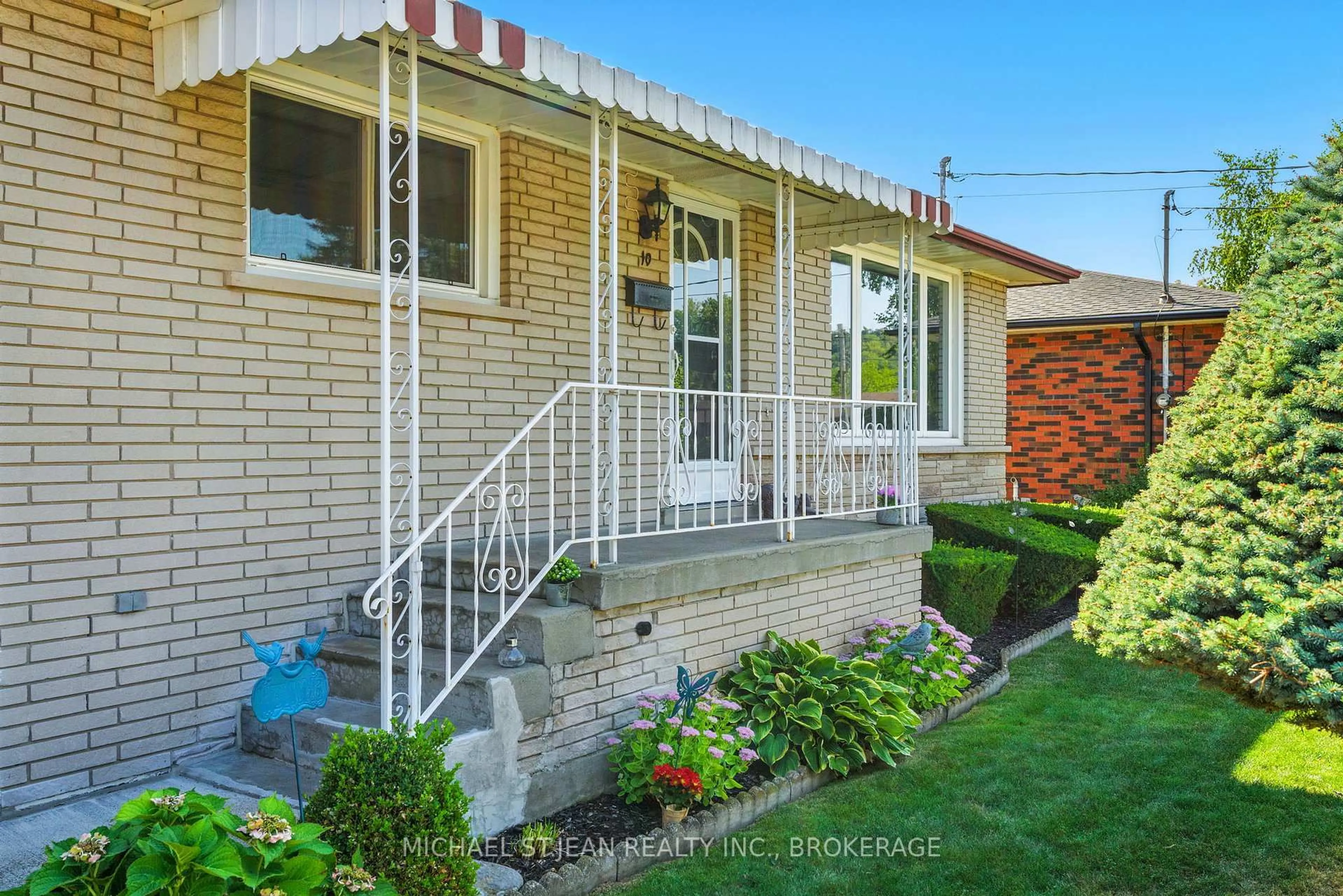 Home with brick exterior material, street for 10 Rose Cres, Hamilton Ontario L8G 3W7
