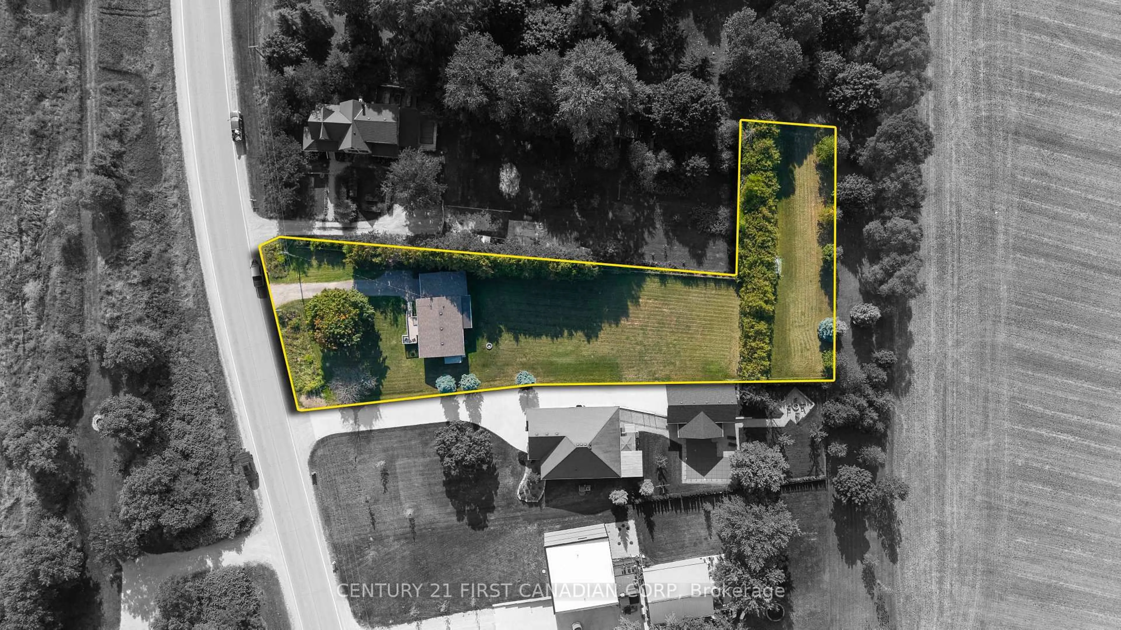 A pic from outside/outdoor area/front of a property/back of a property/a pic from drone, unknown for 6170 William St, Lucan Biddulph Ontario N0M 2J0