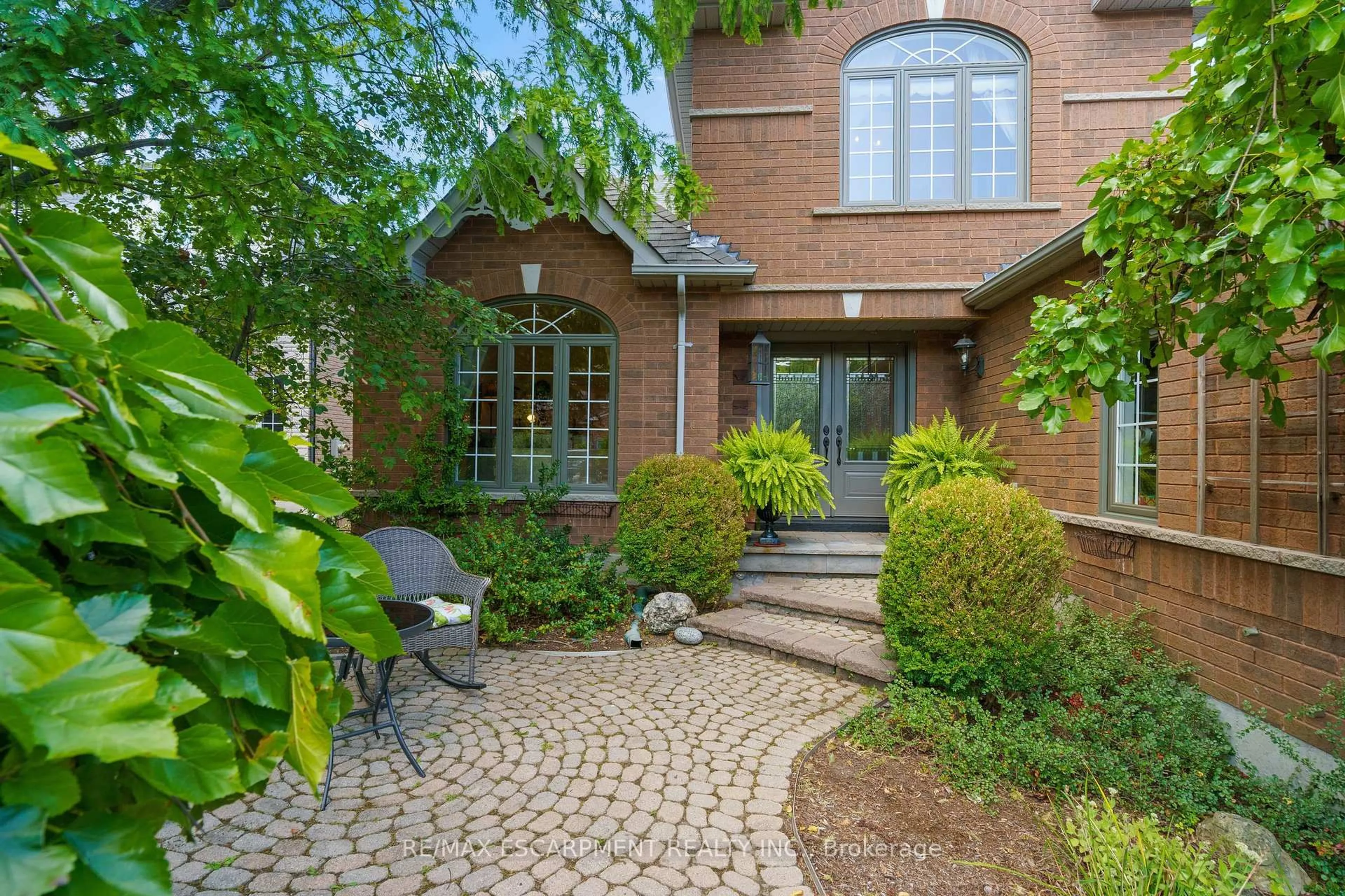 Home with brick exterior material, street for 3 Maplehurst Rdge, Hamilton Ontario L9H 7A1