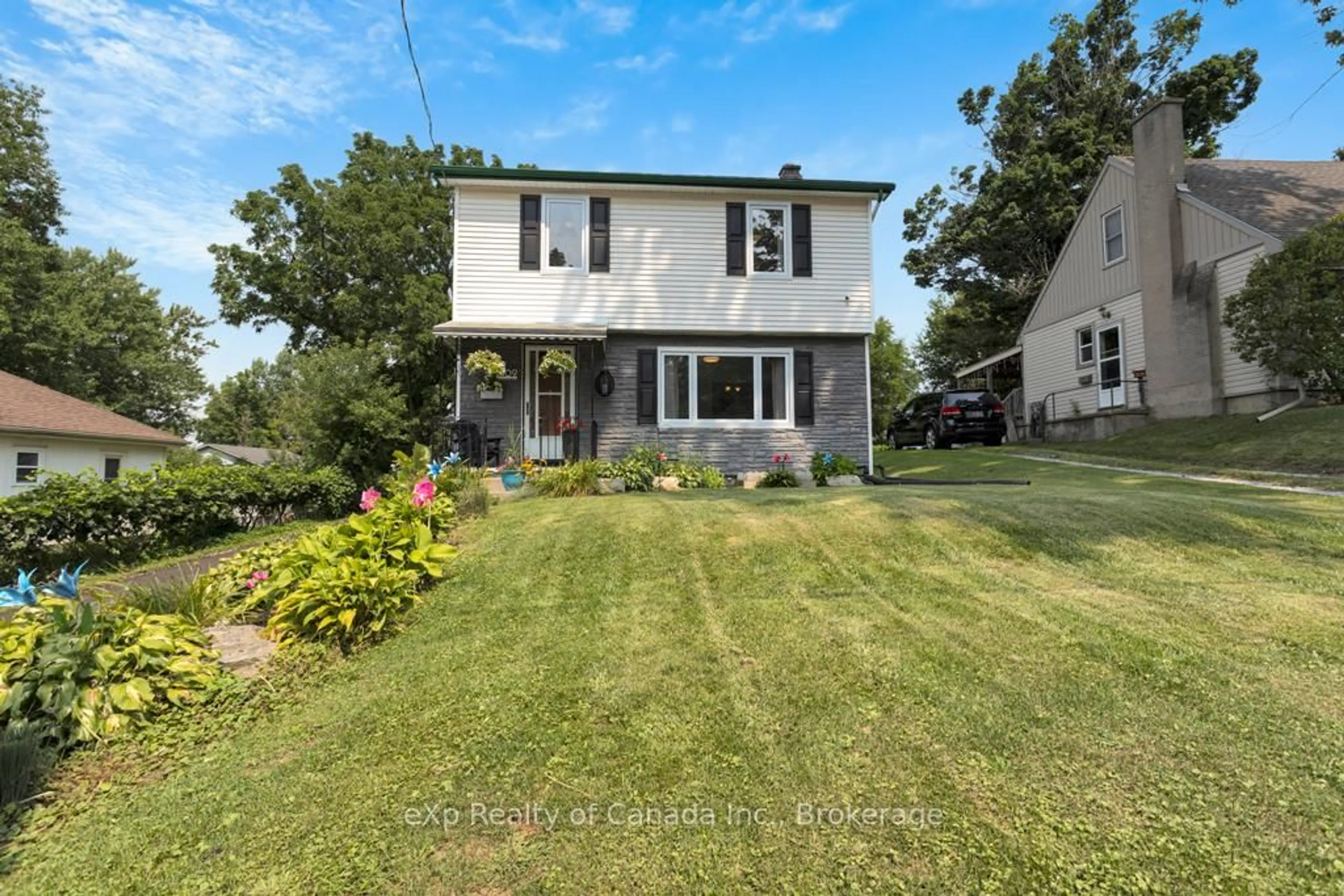 A pic from outside/outdoor area/front of a property/back of a property/a pic from drone, street for 9 Oakwood Ave, Norfolk Ontario N3Y 1H4