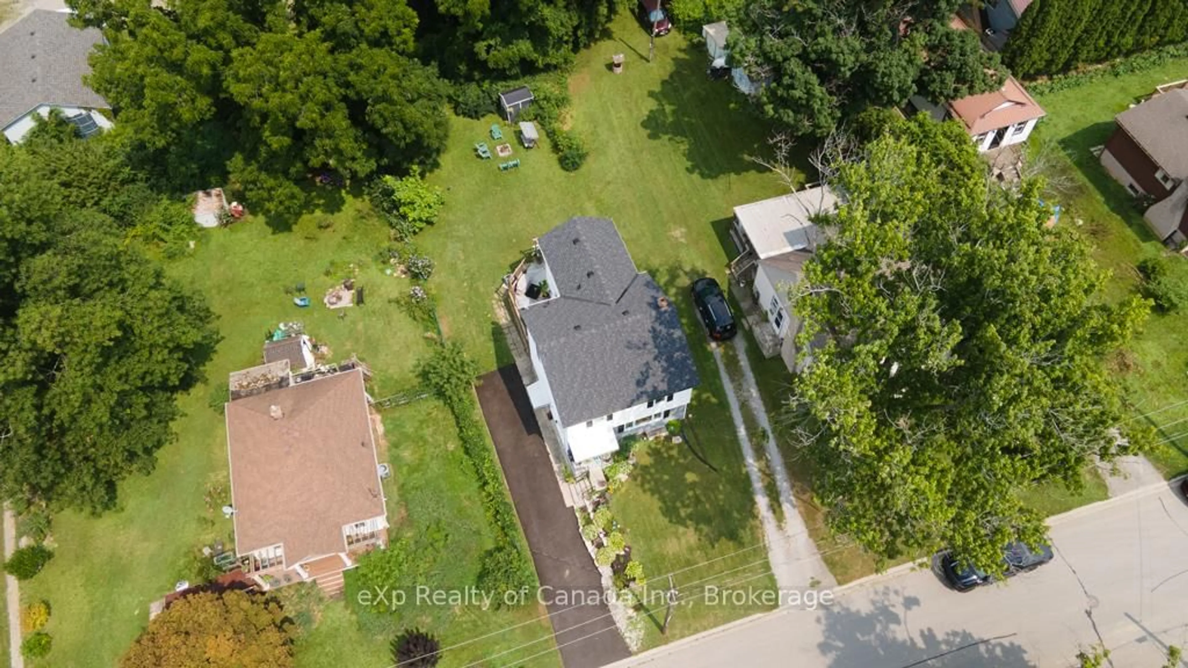 A pic from outside/outdoor area/front of a property/back of a property/a pic from drone, street for 9 Oakwood Ave, Norfolk Ontario N3Y 1H4