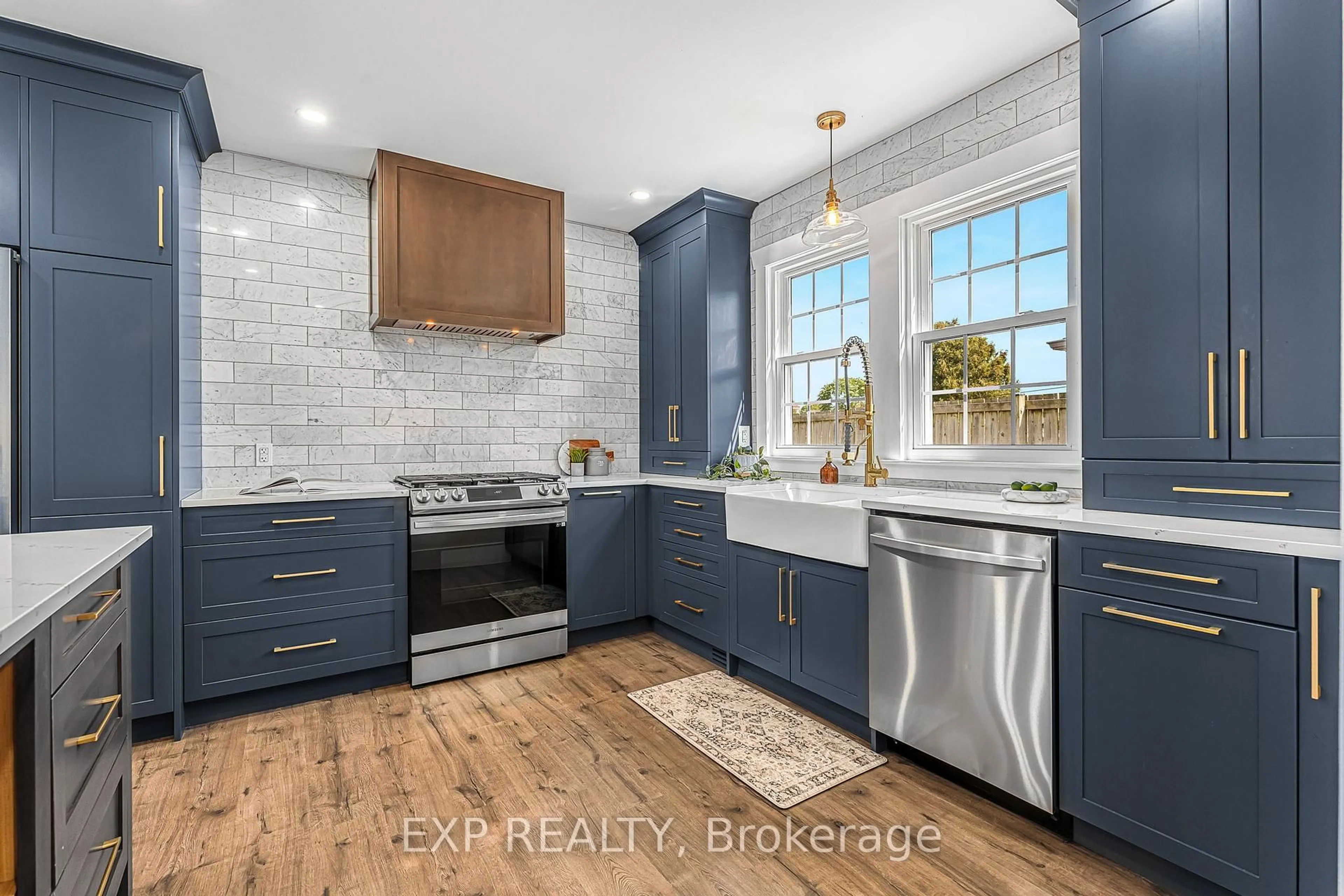 Open concept kitchen, ceramic/tile floor for 246 Bowen Rd, Fort Erie Ontario L2A 2Y8