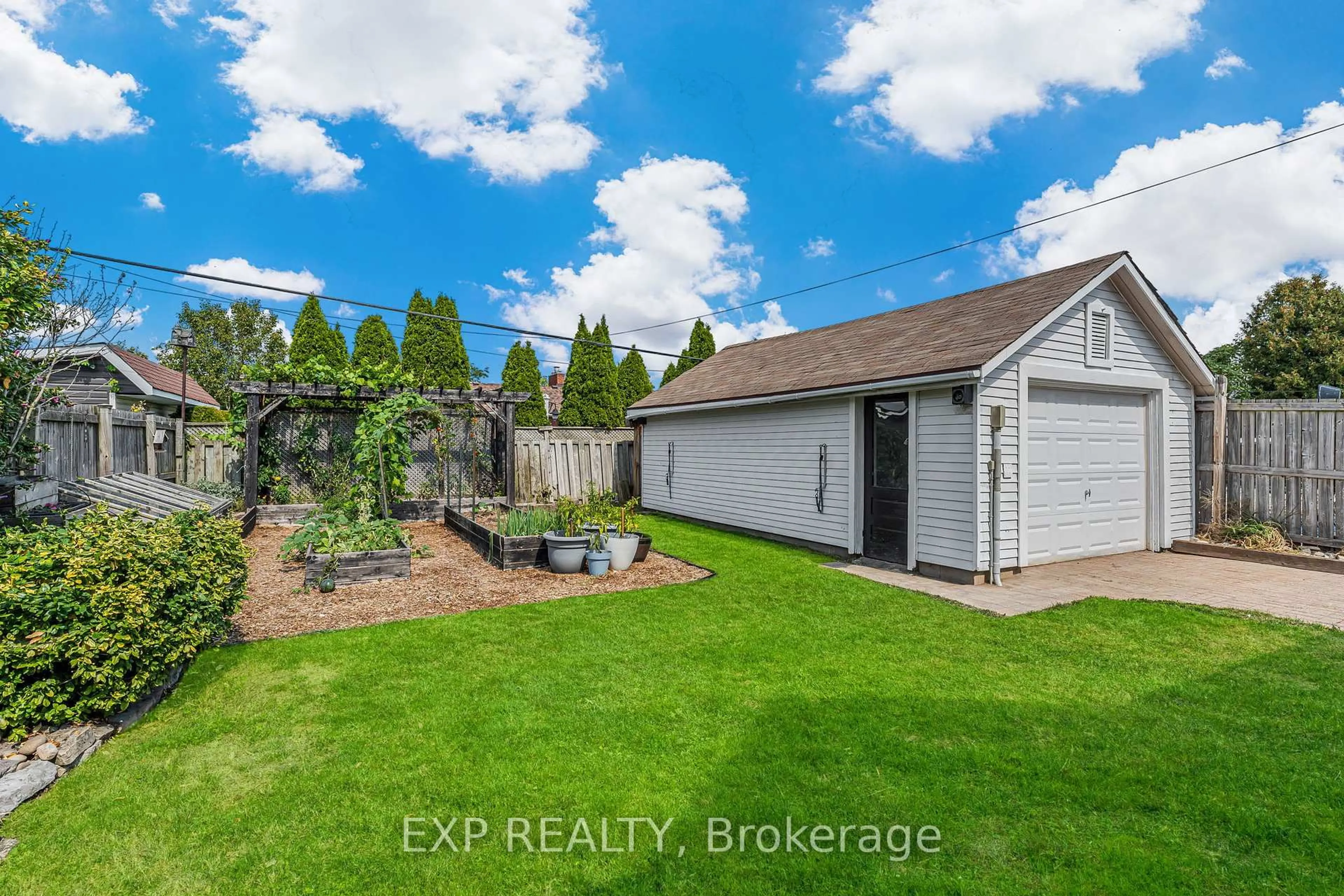 A pic from outside/outdoor area/front of a property/back of a property/a pic from drone, water/lake/river/ocean view for 246 Bowen Rd, Fort Erie Ontario L2A 2Y8