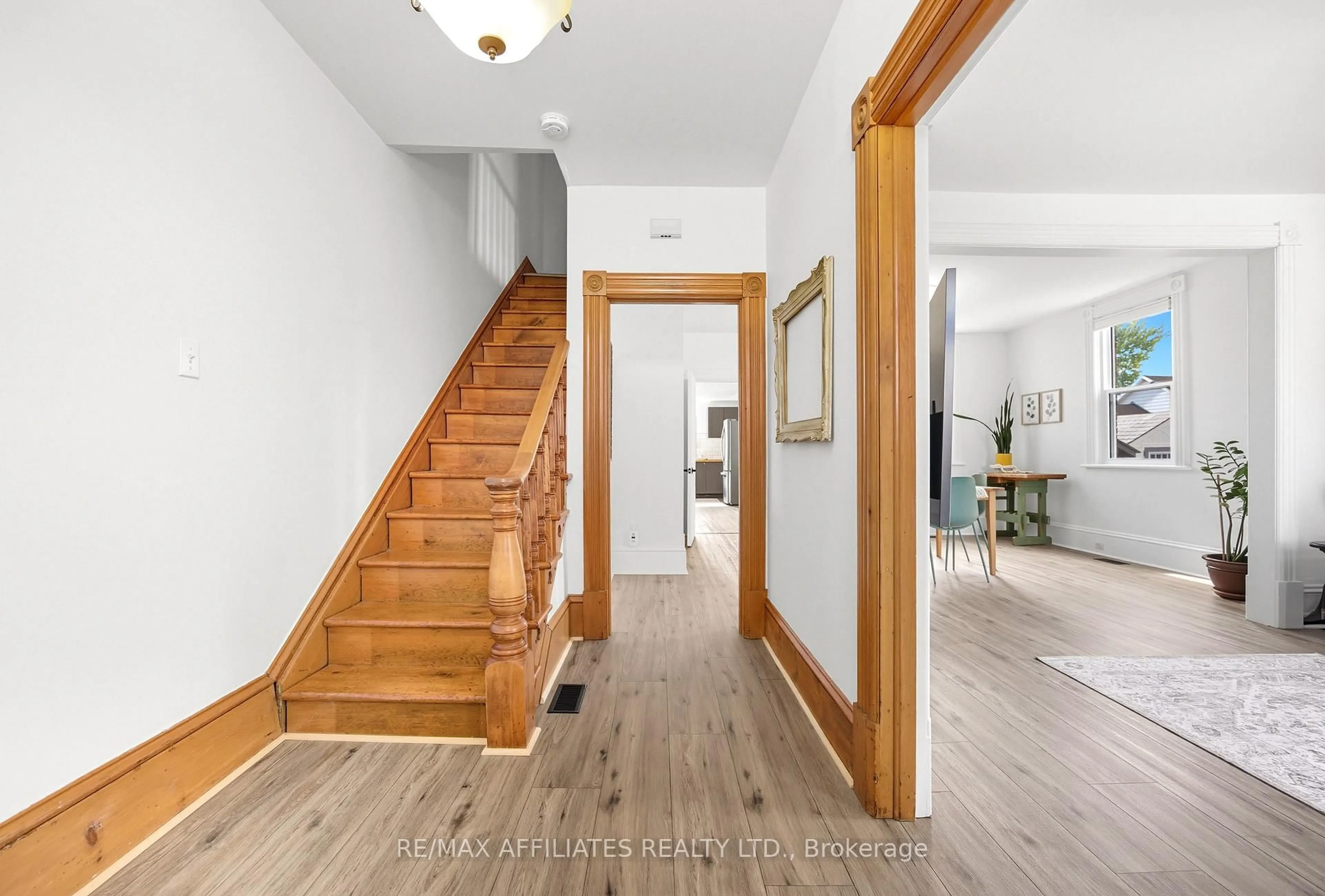 Indoor entryway for 22 Isabella St, Perth Ontario K7H 2W8