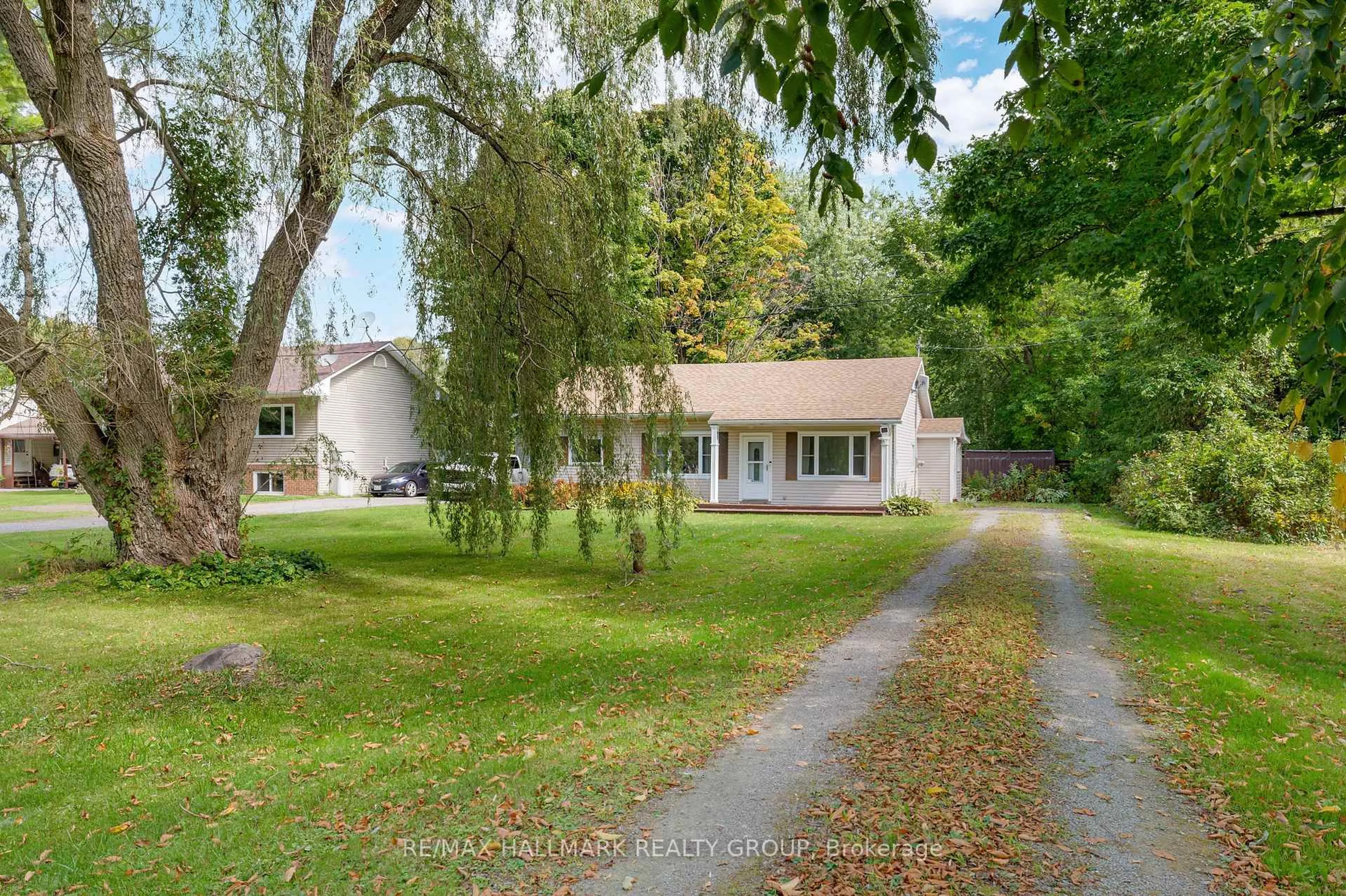 A pic from outside/outdoor area/front of a property/back of a property/a pic from drone, street for 2063 County Rd 44 Rd, Edwardsburgh/Cardinal Ontario K0E 1X0