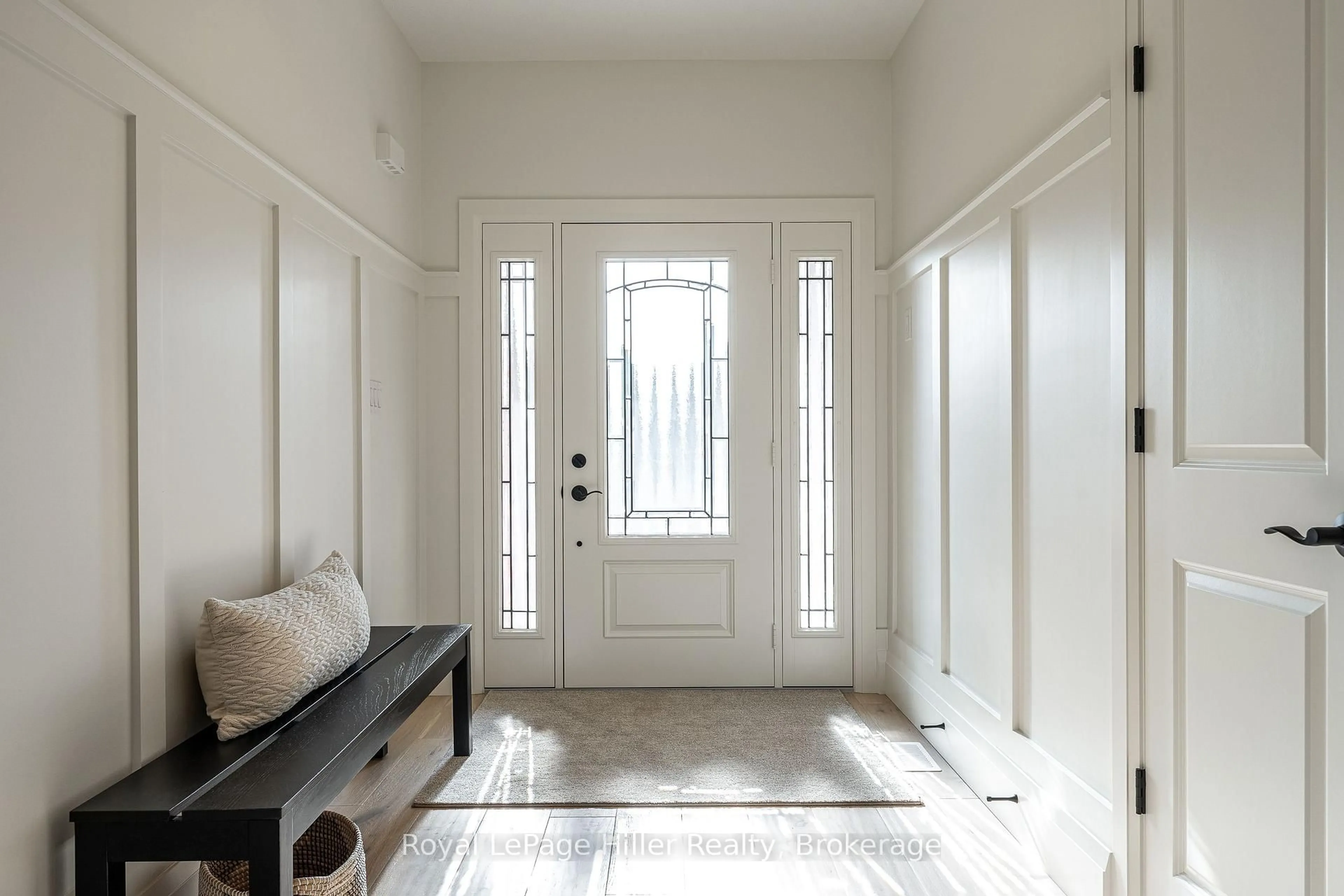 Indoor entryway for 25 Avery Pl, Perth East Ontario N0K 1M0