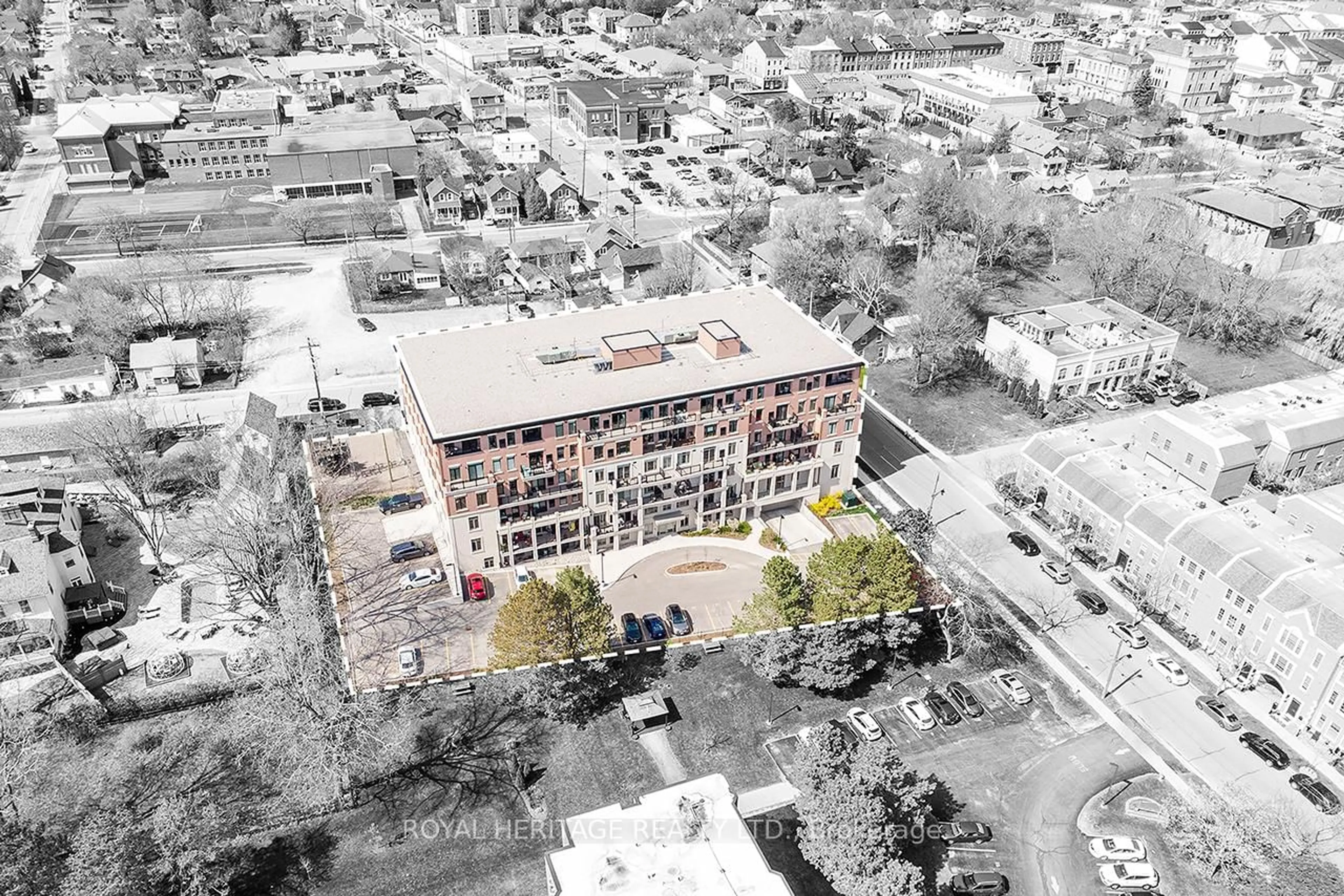 A pic from outside/outdoor area/front of a property/back of a property/a pic from drone, building for 135 Orr St #204, Cobourg Ontario K9A 0J6