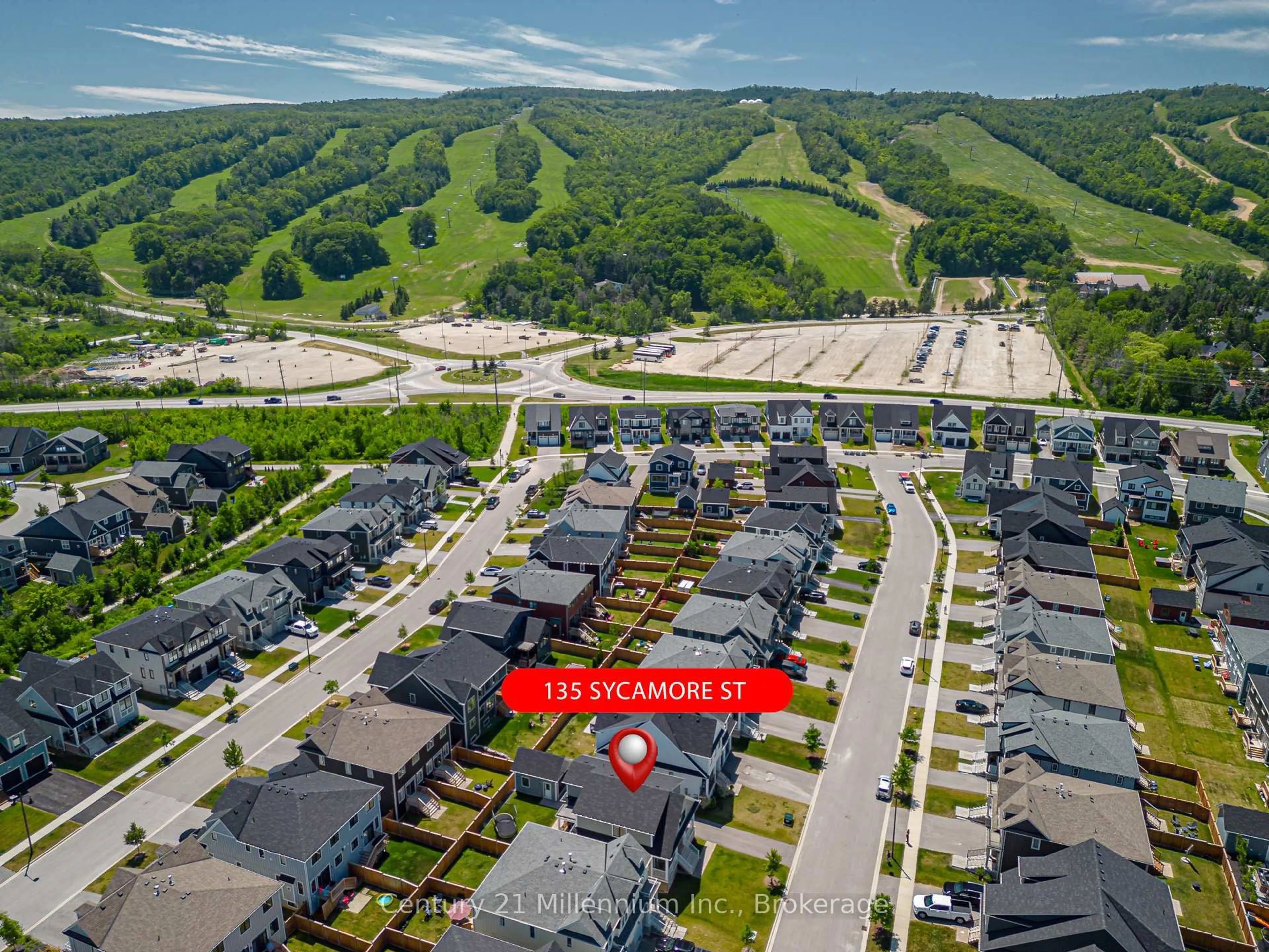 A pic from outside/outdoor area/front of a property/back of a property/a pic from drone, street for 135 Sycamore St, Blue Mountains Ontario L9Y 0Y5