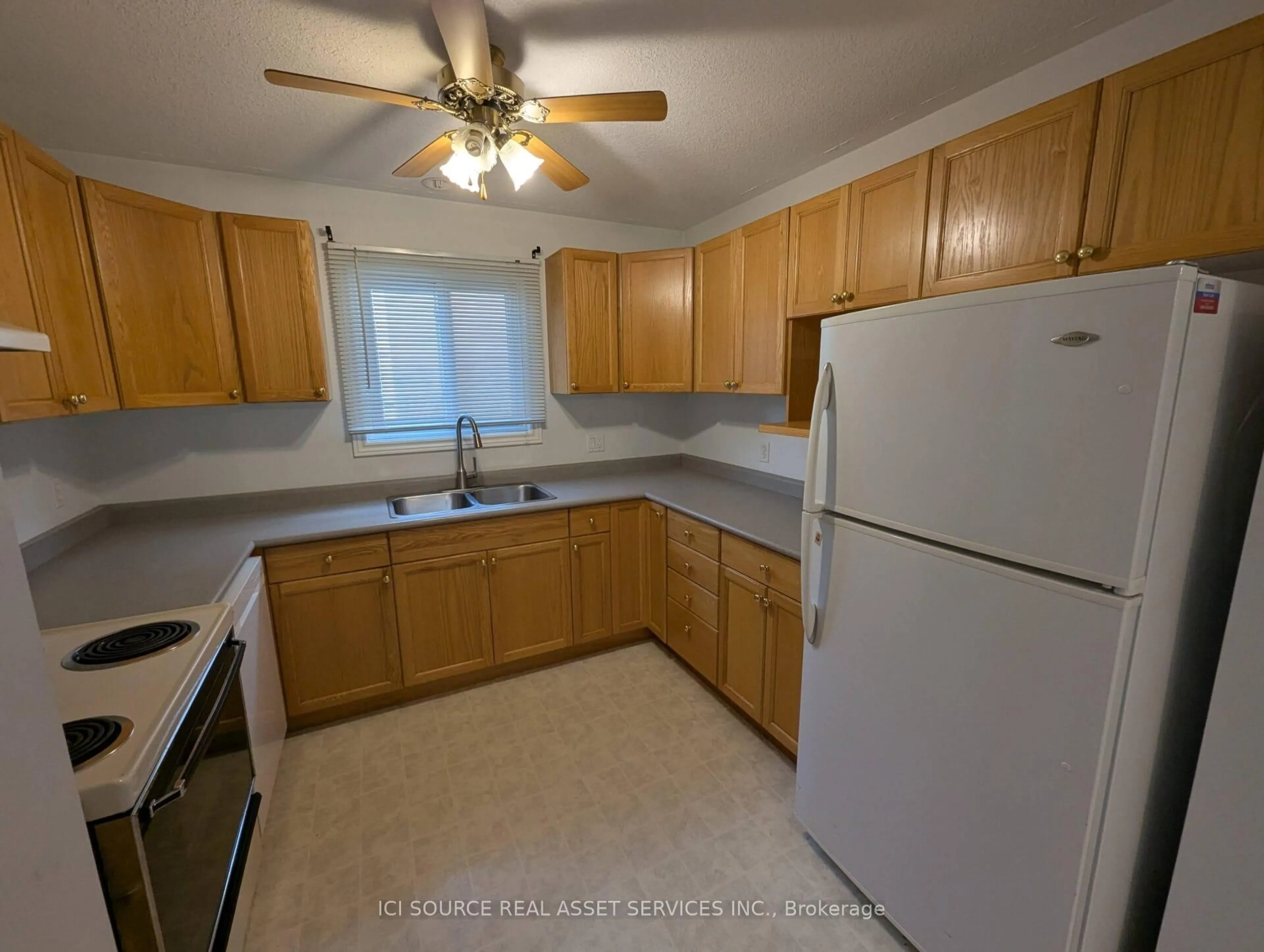 Standard kitchen, unknown for 462 Albert St, Stratford Ontario N5A 3L4