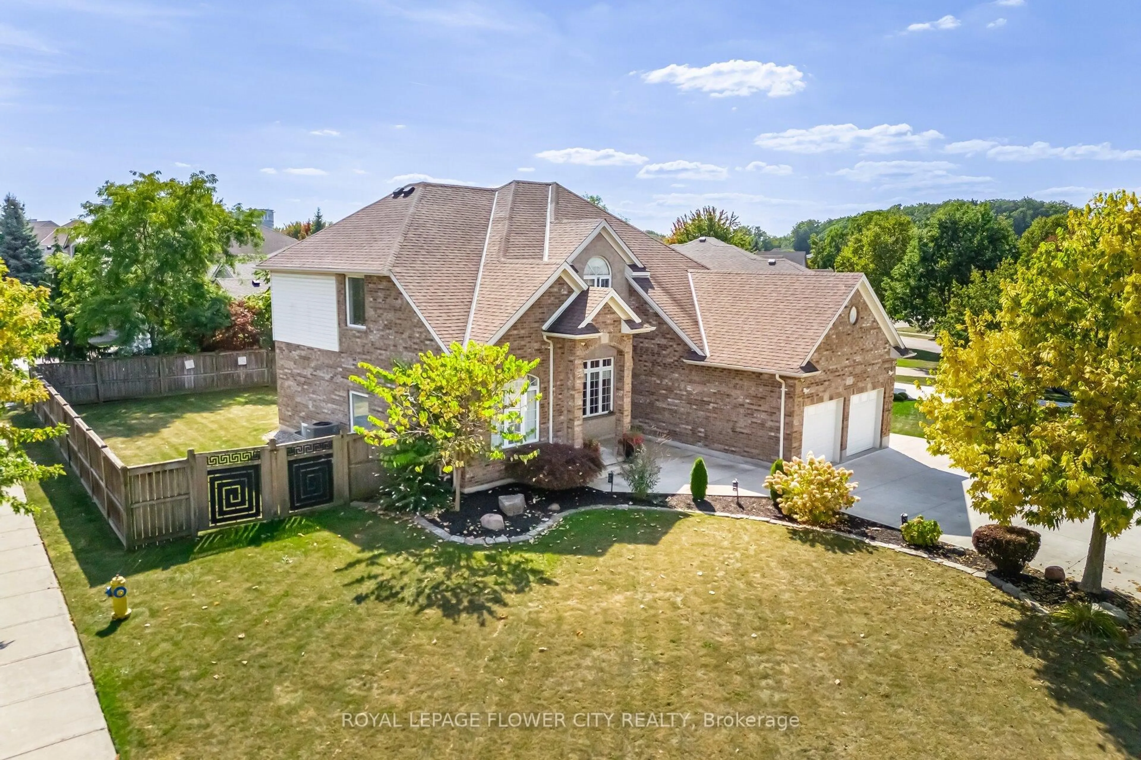 A pic from outside/outdoor area/front of a property/back of a property/a pic from drone, street for 908 Gabor St, London South Ontario N6K 4V6