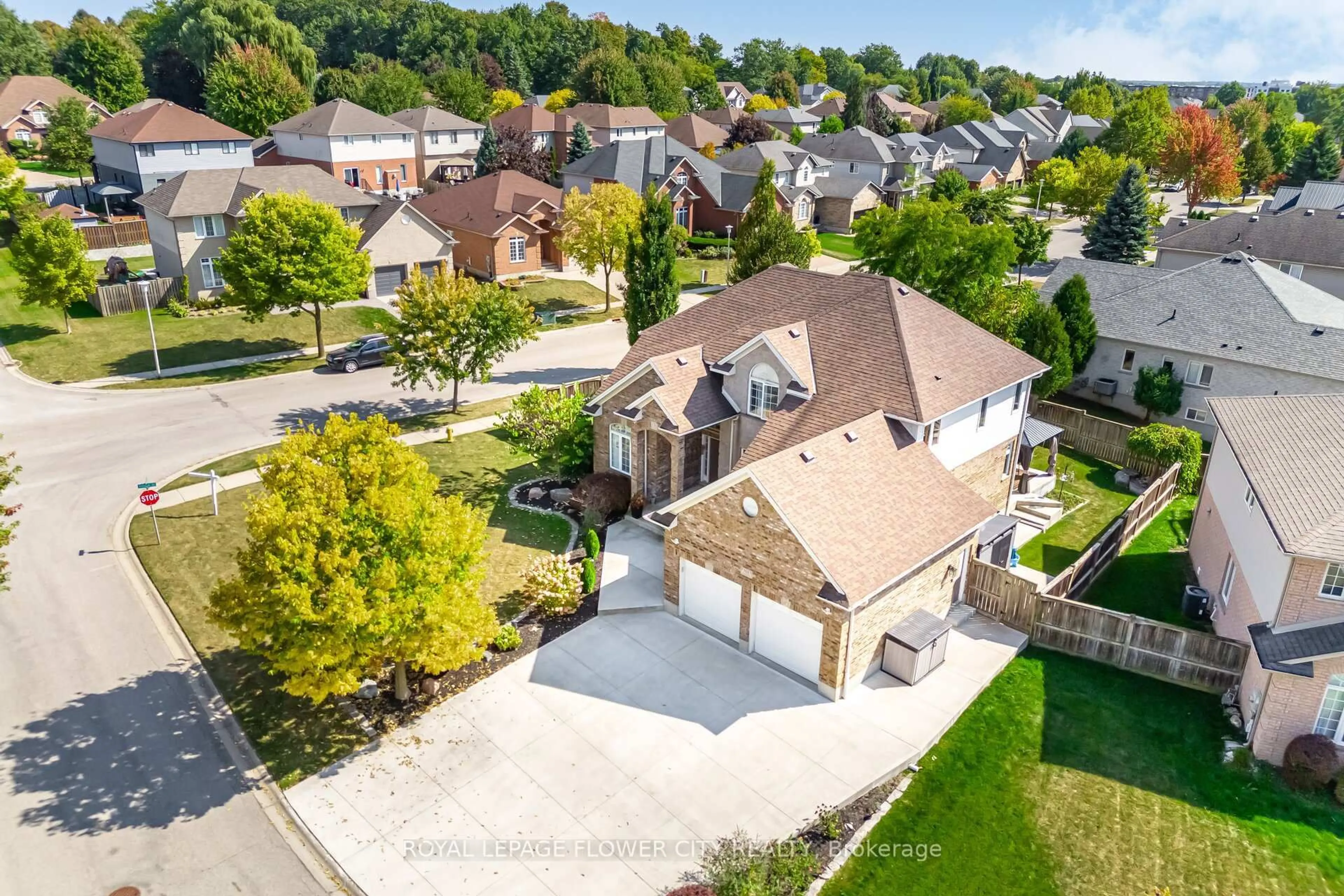 A pic from outside/outdoor area/front of a property/back of a property/a pic from drone, street for 908 Gabor St, London South Ontario N6K 4V6