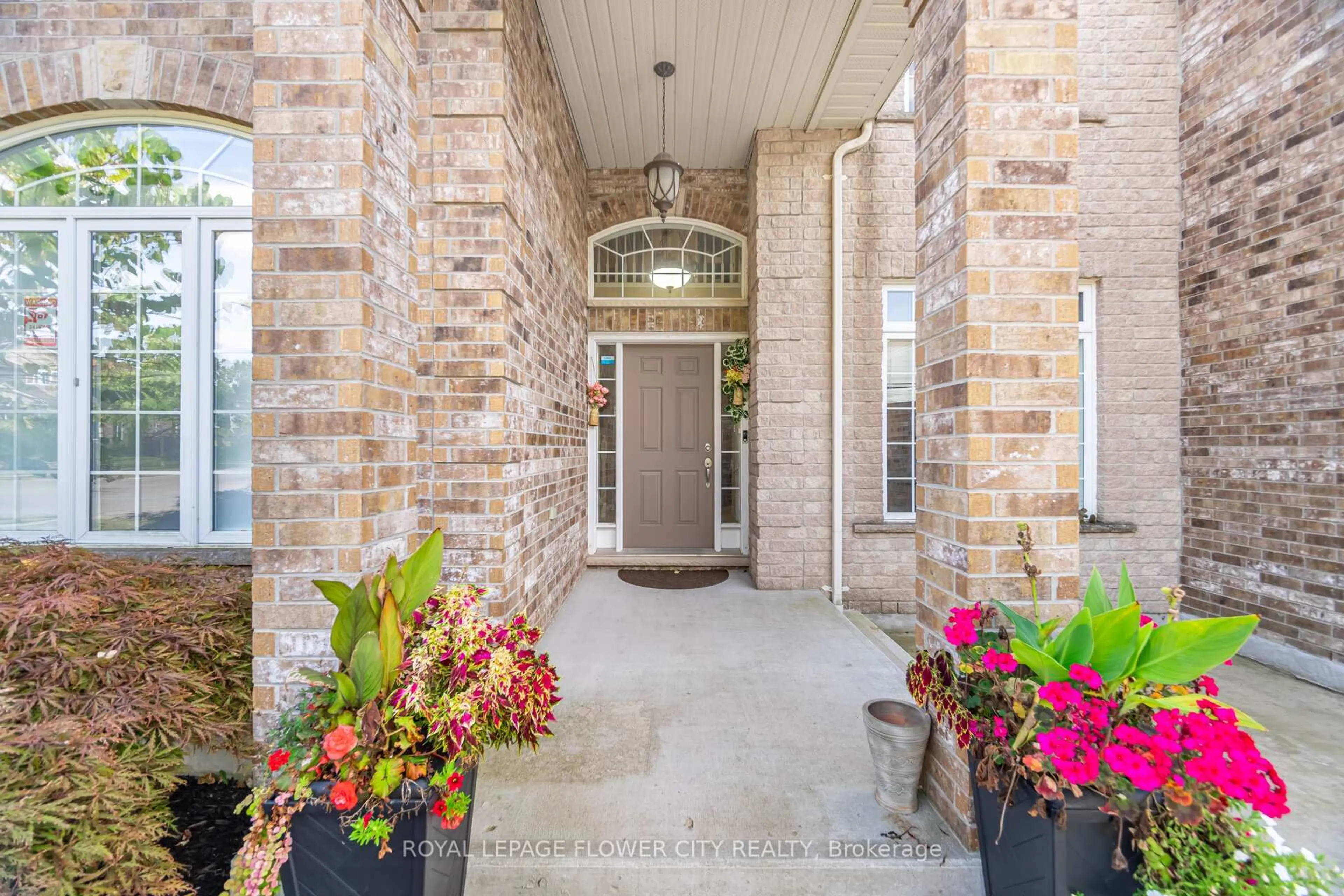 Indoor entryway for 908 Gabor St, London South Ontario N6K 4V6