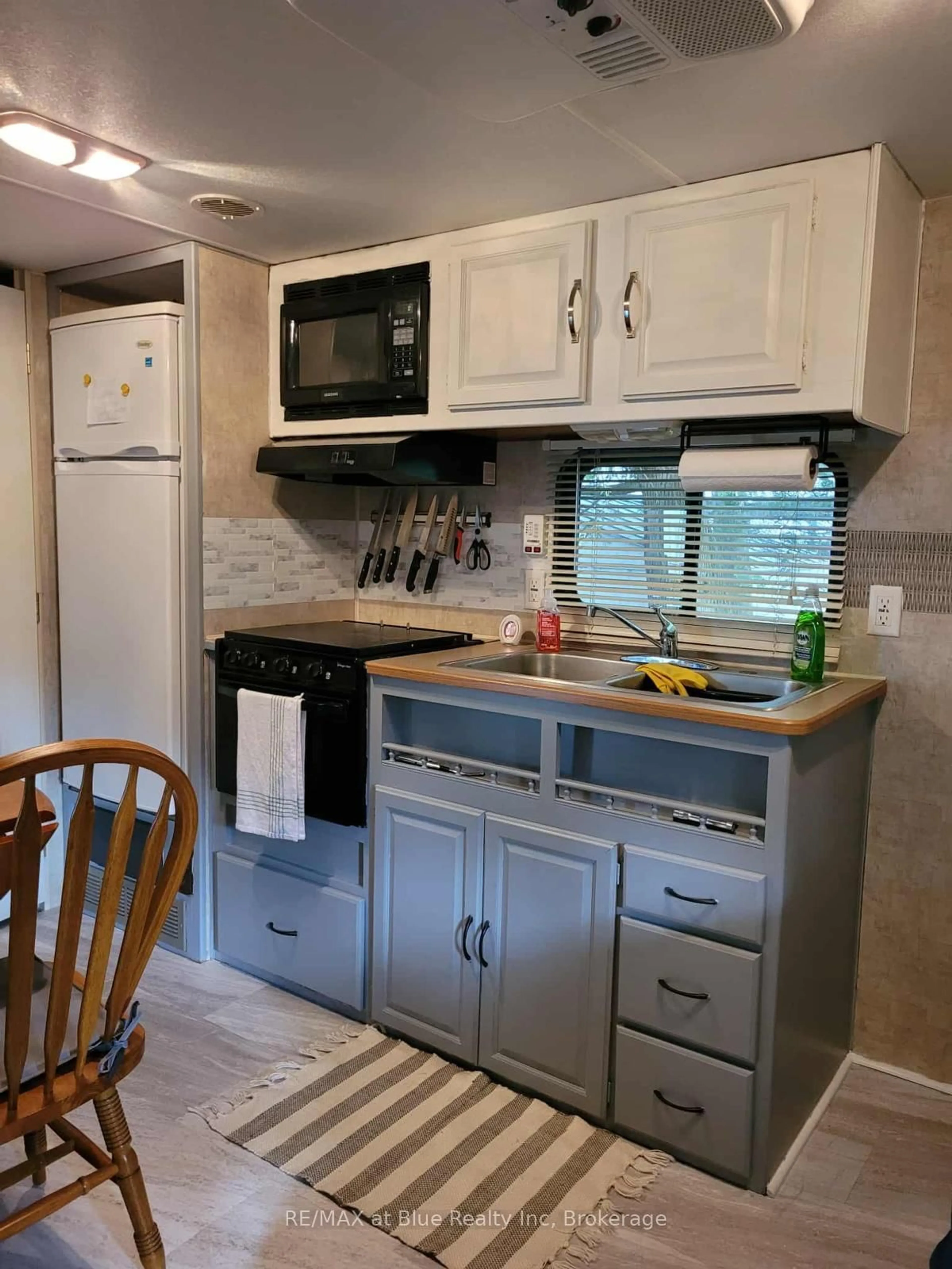 Standard kitchen, ceramic/tile floor for 7489 SIDEROAD 5 E #P 8, Wellington North Ontario N0G 2L0