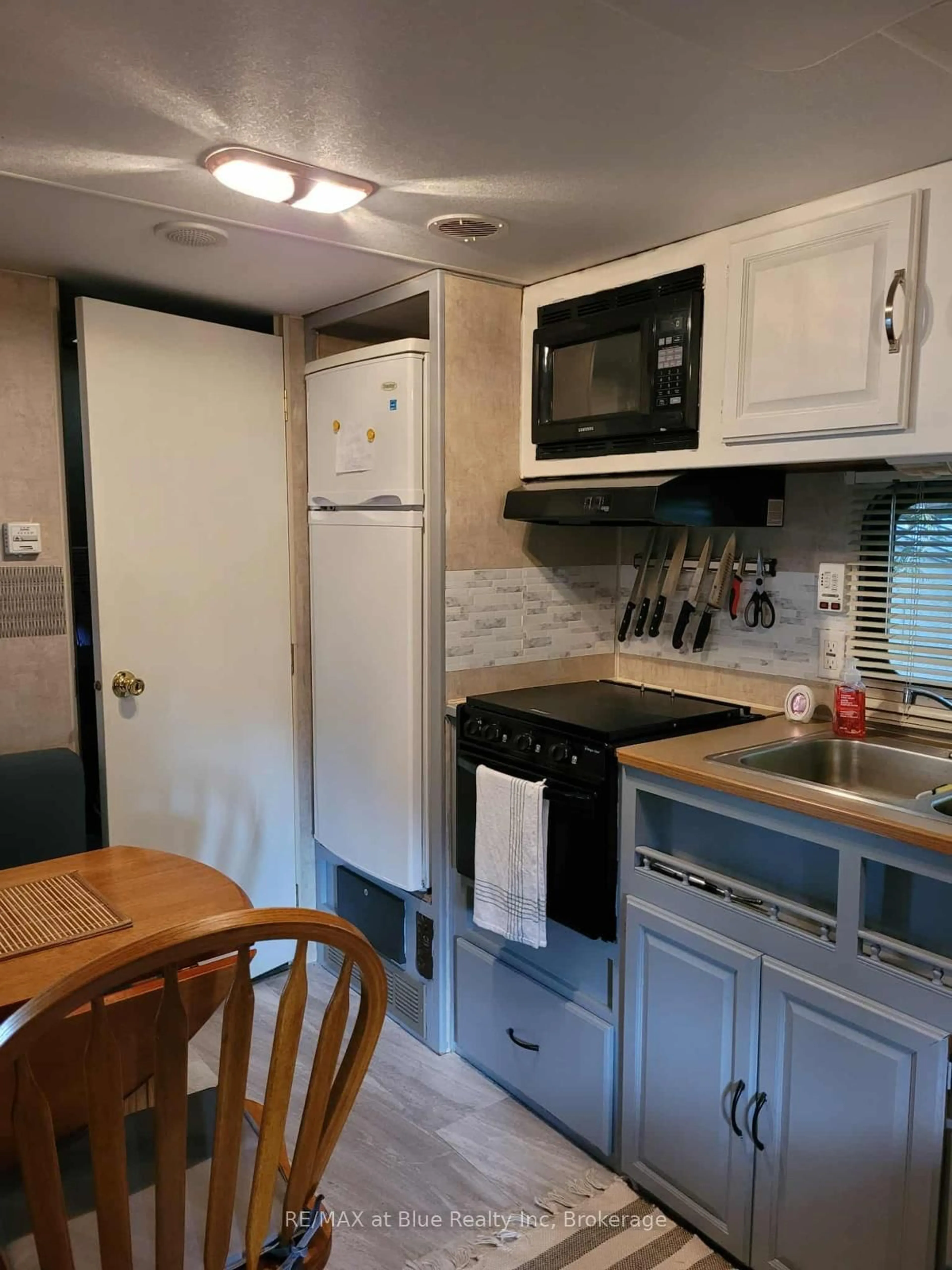 Standard kitchen, unknown for 7489 SIDEROAD 5 E #P 8, Wellington North Ontario N0G 2L0