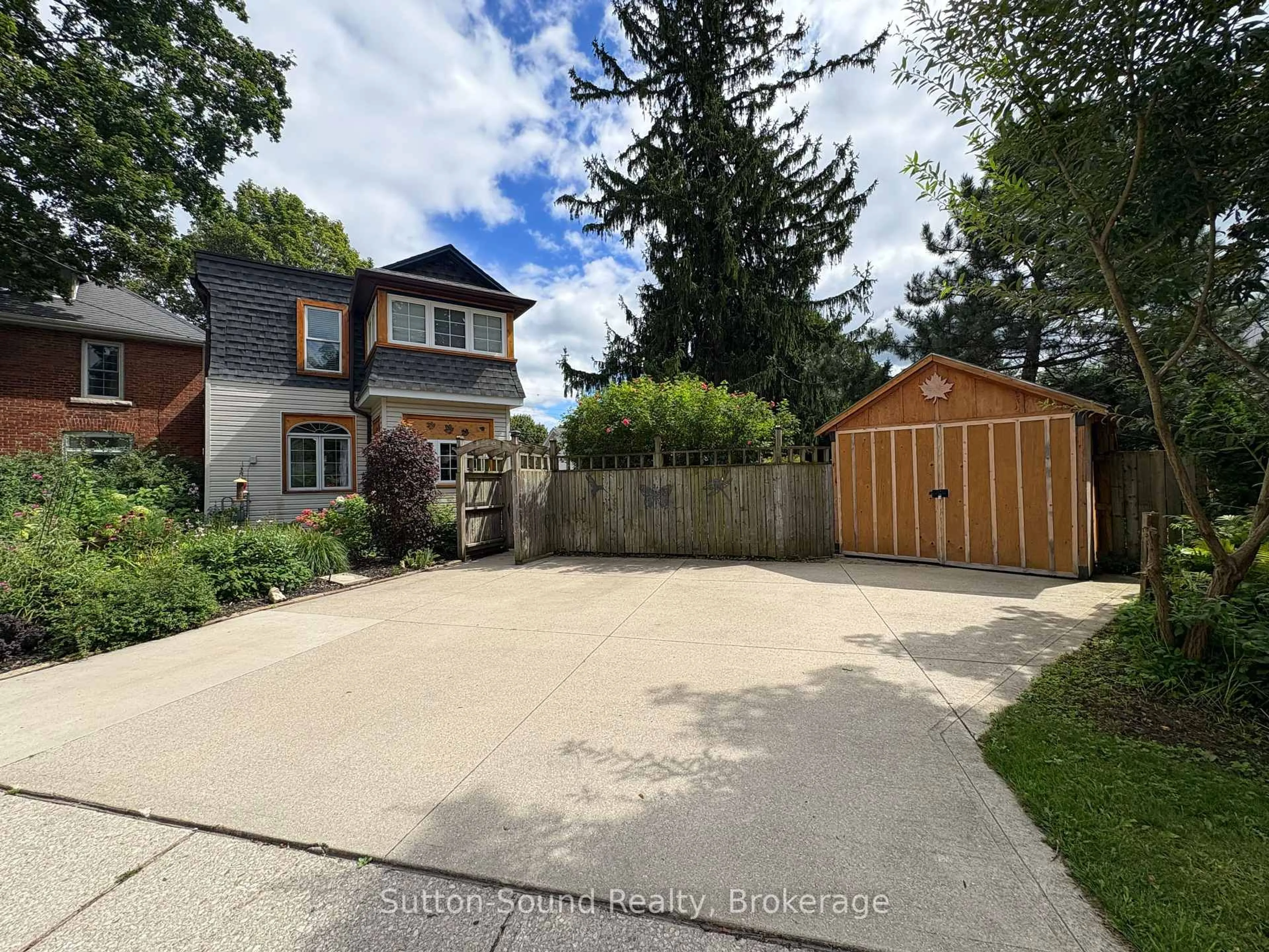 A pic from outside/outdoor area/front of a property/back of a property/a pic from drone, street for 155 5th St. A St, Owen Sound Ontario N4K 1C4