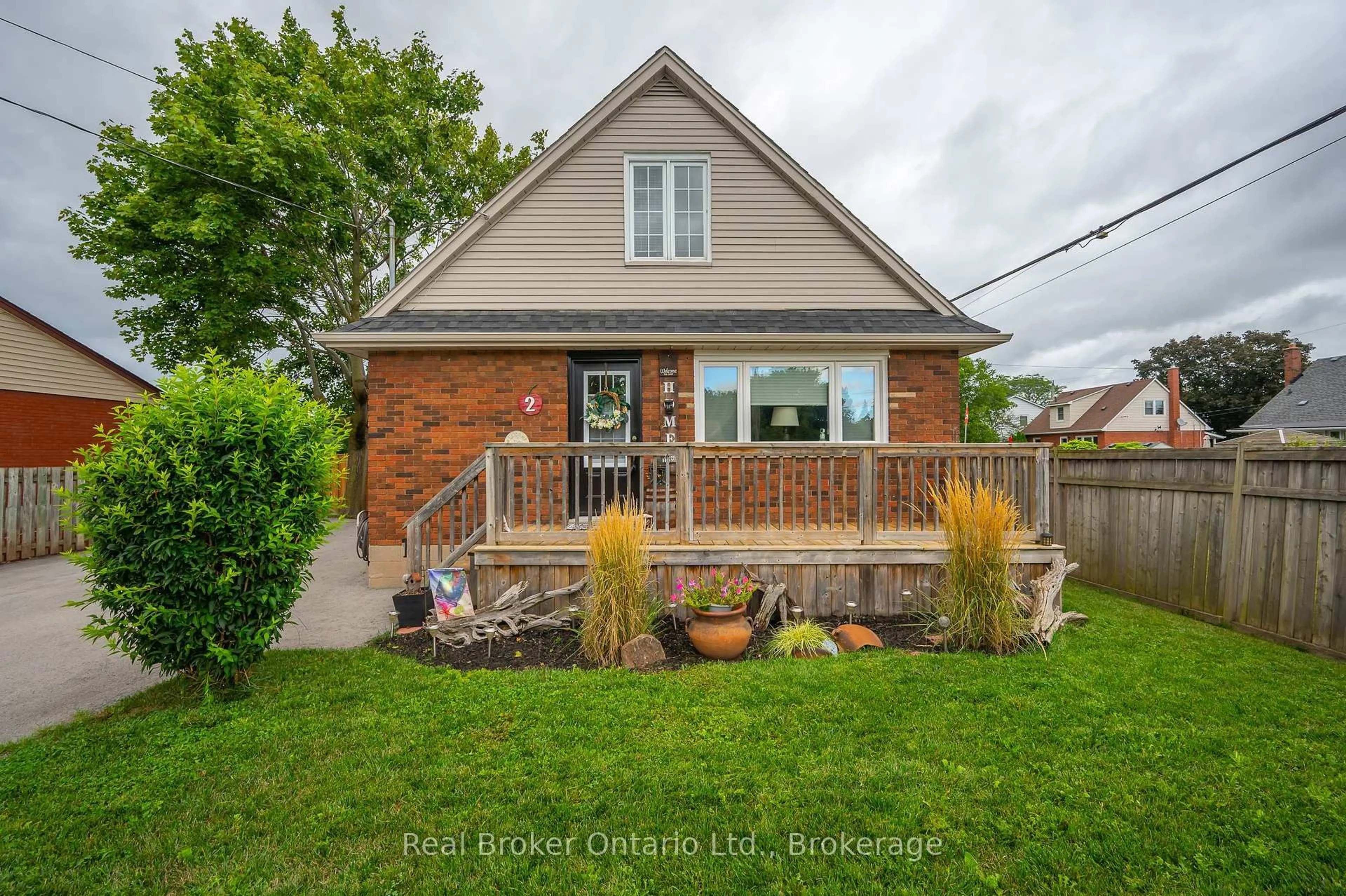Home with brick exterior material, street for 2 Cherry Ave, Grimsby Ontario L3M 2G9