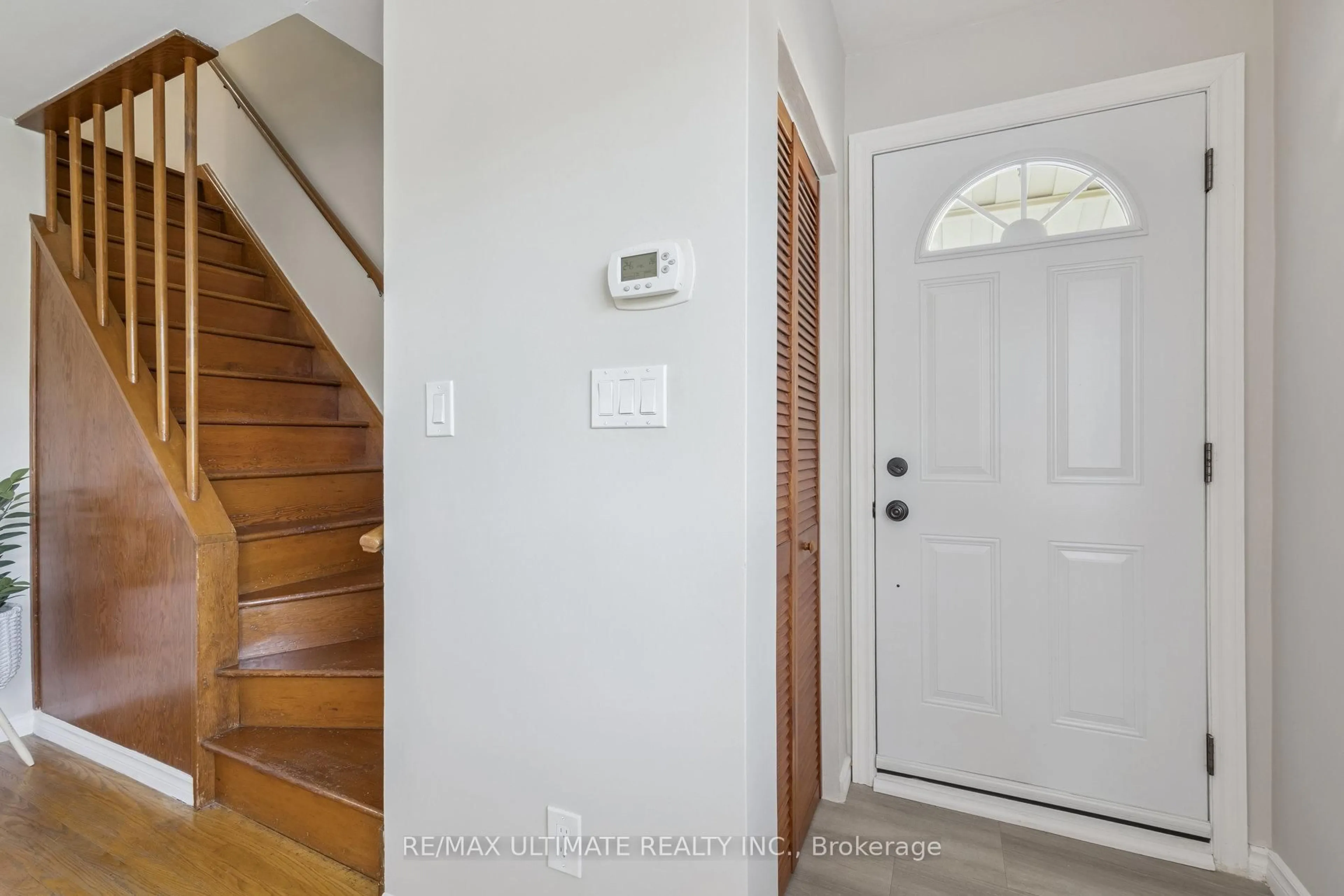 Indoor entryway for 104 Waverley Dr, Guelph Ontario N1E 3G8