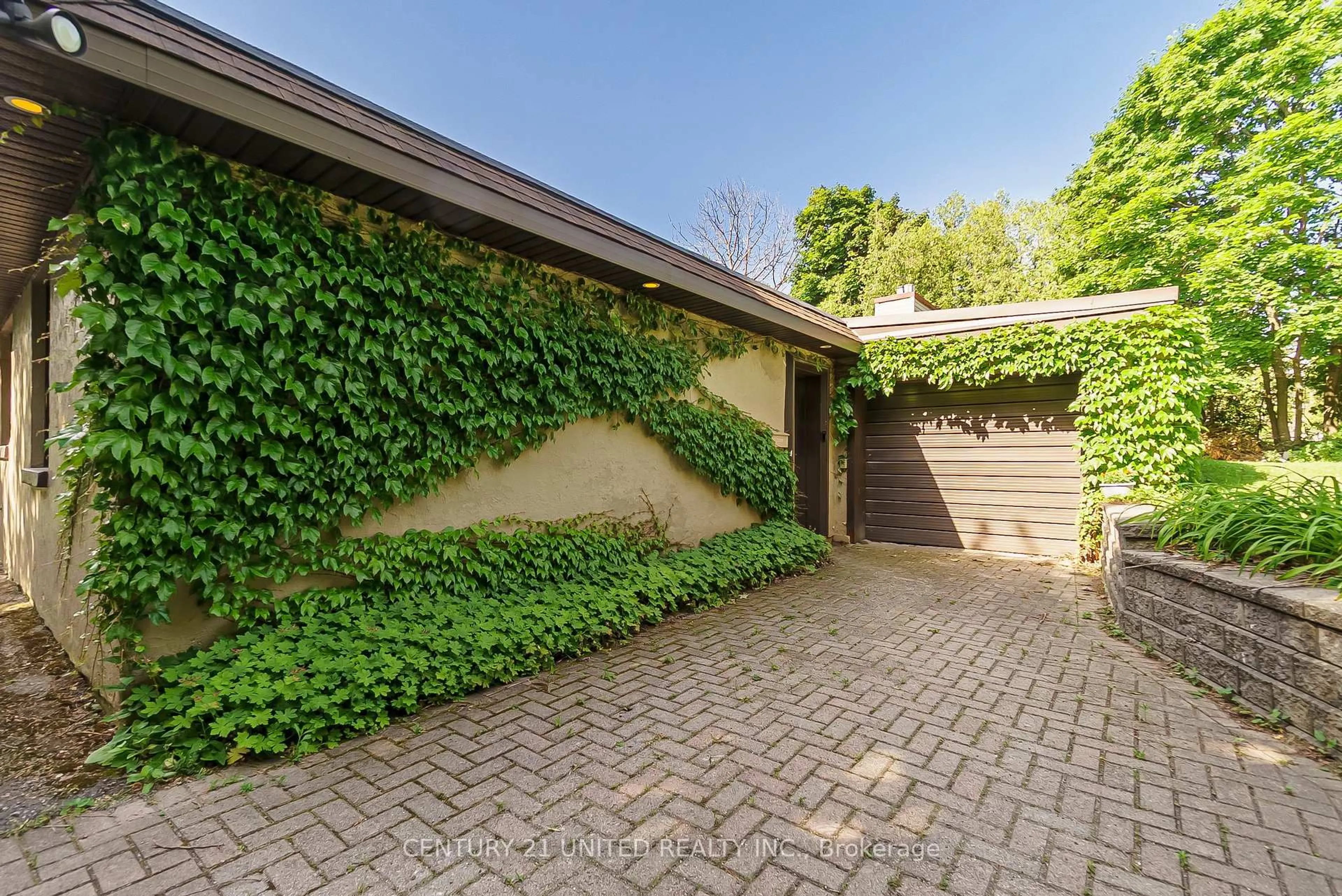 Patio, street for 44 Moorecraig Rd, Peterborough Ontario K9J 6V7