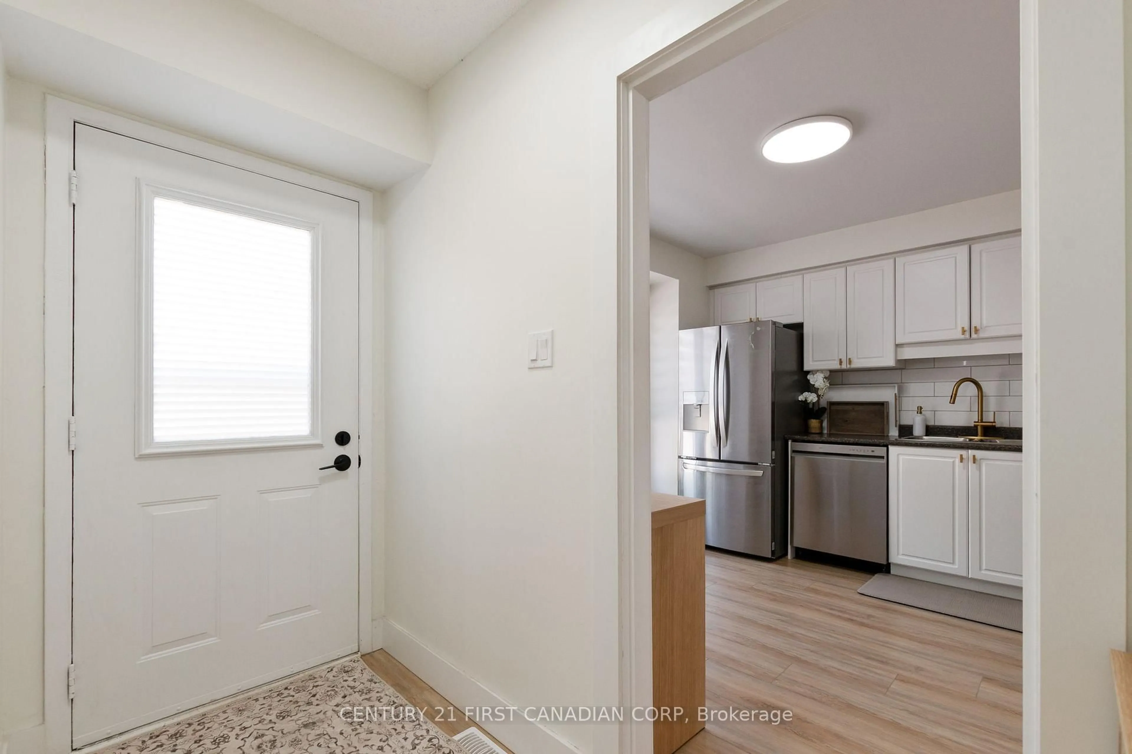 Indoor entryway for 35 Waterman Ave #60, London South Ontario N6C 5T8