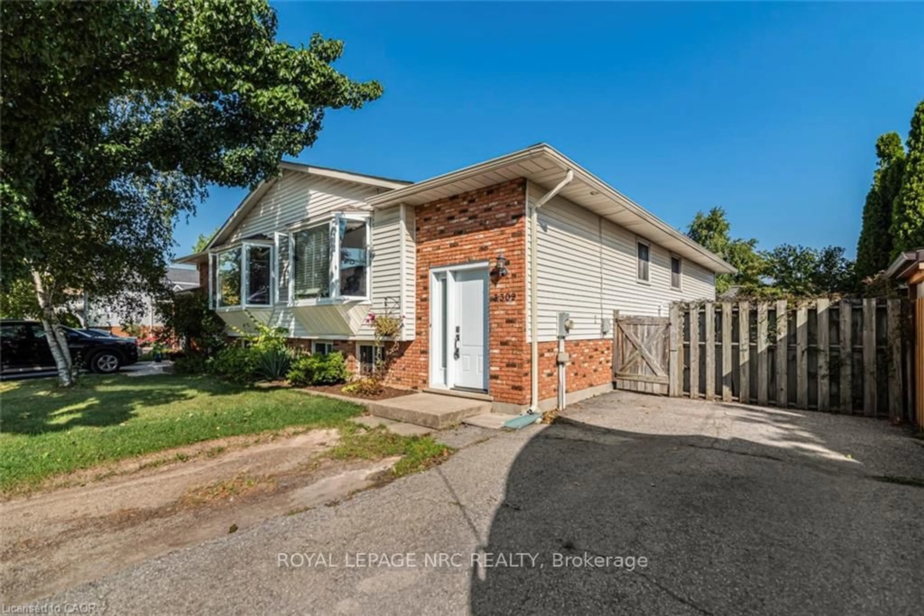 Home with brick exterior material, street for 3309 Tallman Dr, Lincoln Ontario L0R 2C0