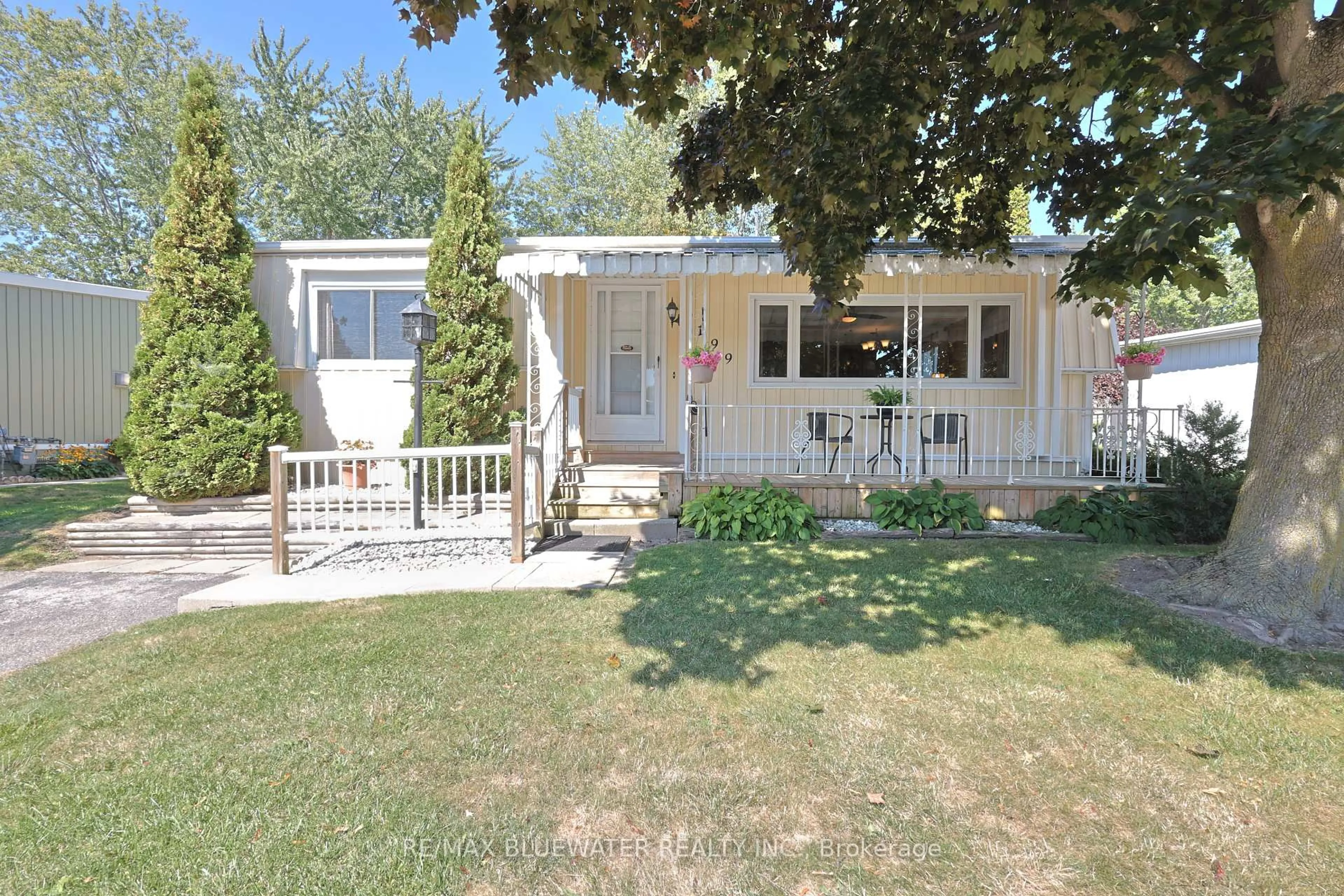 Home with vinyl exterior material, street for 199 Pebble Beach Pkwy, South Huron Ontario N0M 1T0