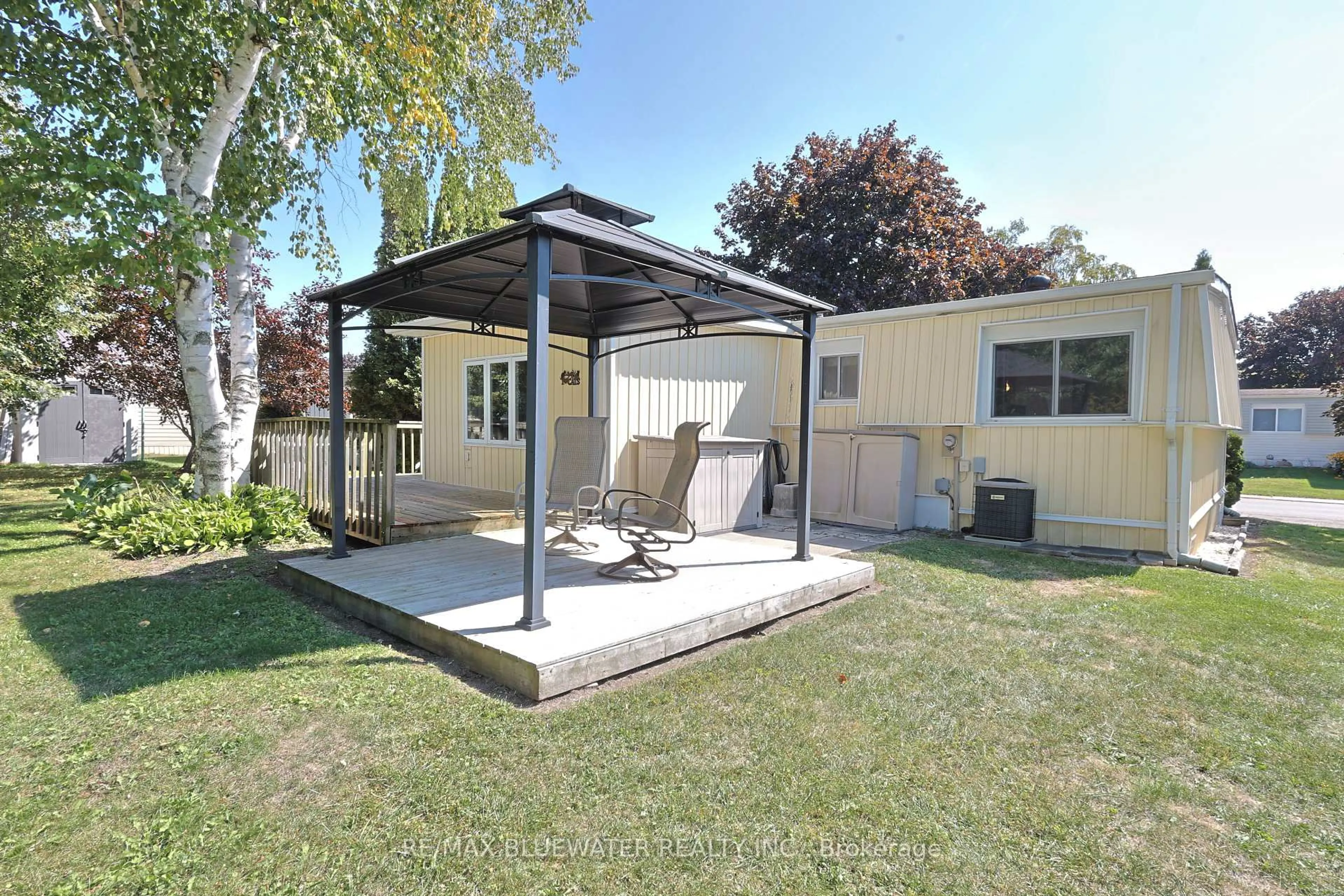 Patio, street for 199 Pebble Beach Pkwy, South Huron Ontario N0M 1T0
