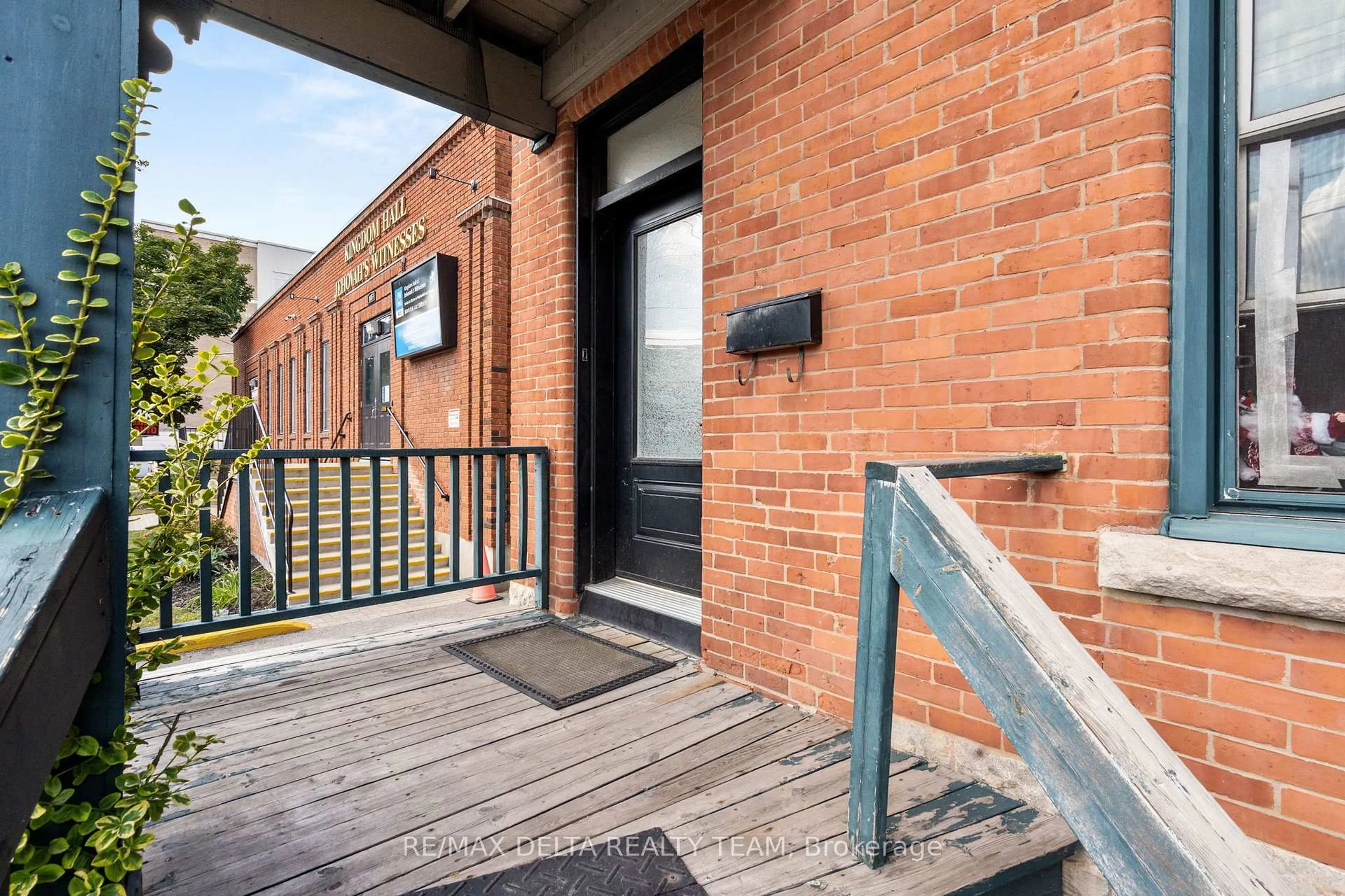 Unknown for 397 Gladstone Ave, Ottawa Ontario K2P 0Y9