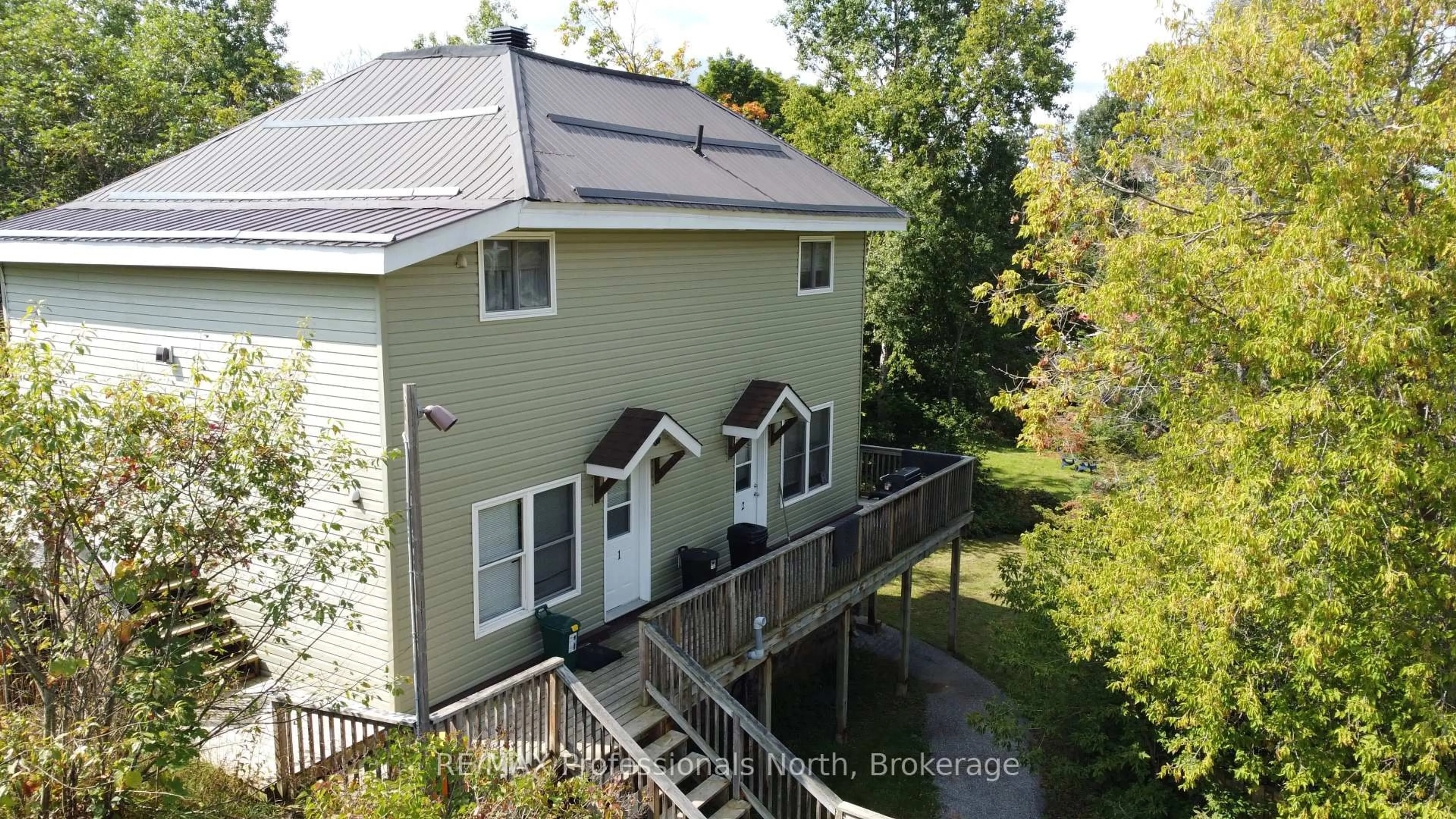 A pic from outside/outdoor area/front of a property/back of a property/a pic from drone, street for 9 WEST Rd, Huntsville Ontario P1H 1K9