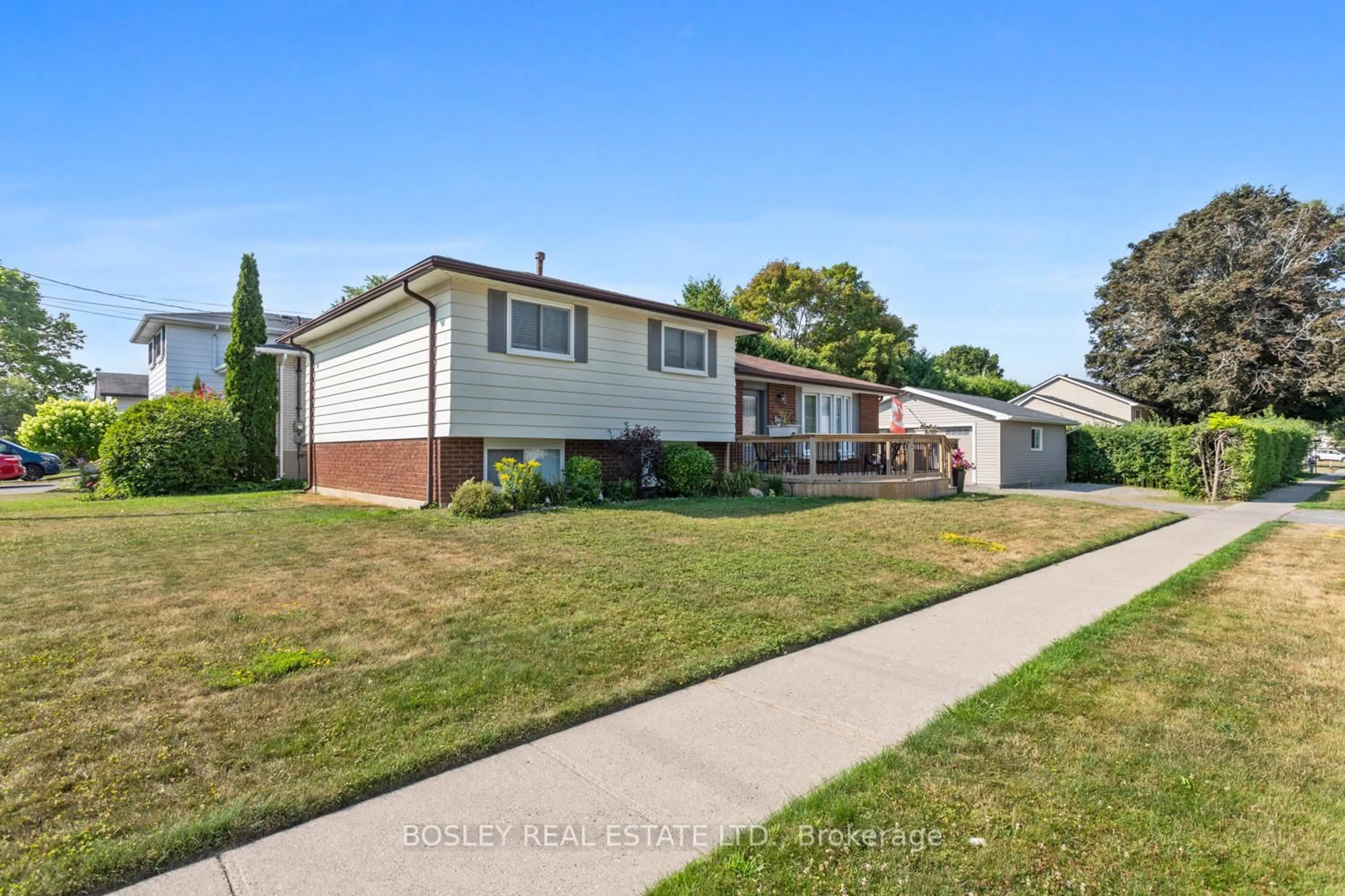 Home with vinyl exterior material, street for 483 Ewing St, Cobourg Ontario K9A 4N6