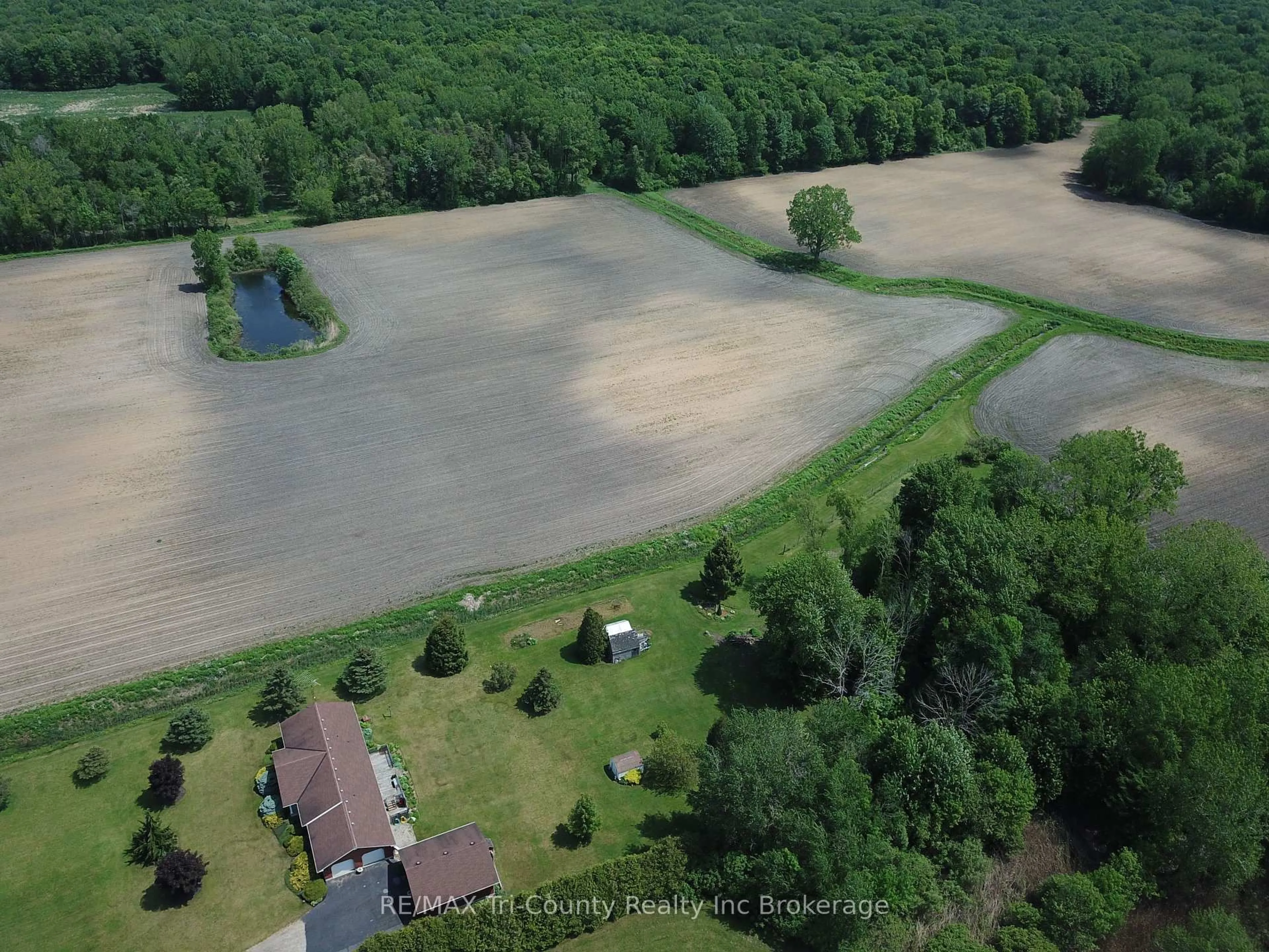 A pic from outside/outdoor area/front of a property/back of a property/a pic from drone, water/lake/river/ocean view for 916 Norfolk County Rd 28, Norfolk Ontario N0E 1G0