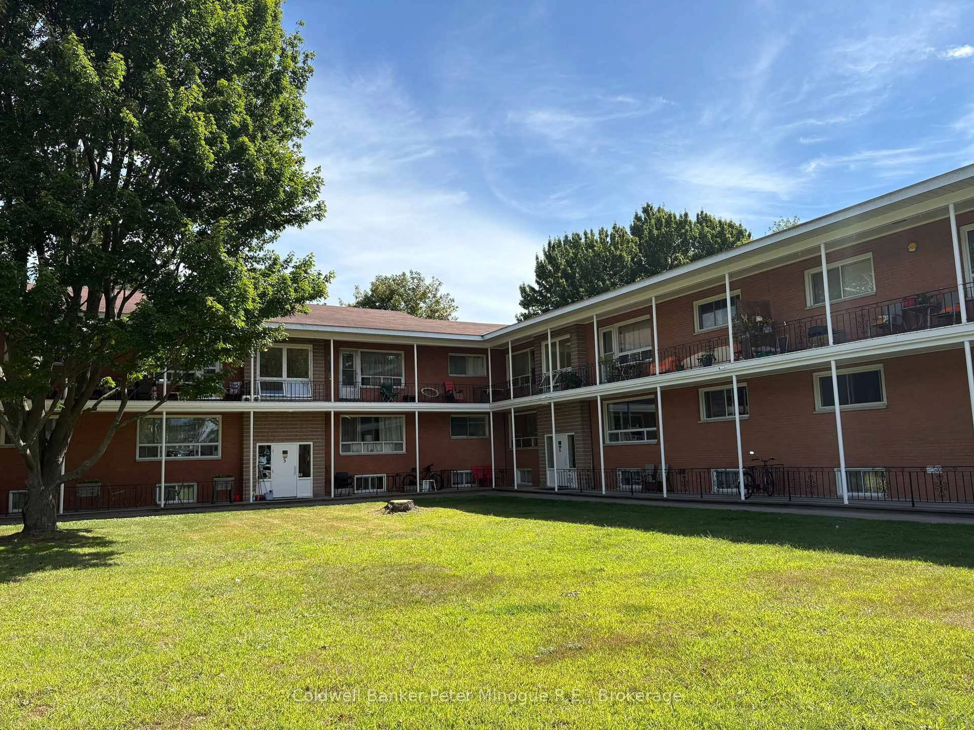A pic from outside/outdoor area/front of a property/back of a property/a pic from drone, building for 40 Judge Ave #22, North Bay Ontario P1A 1B4