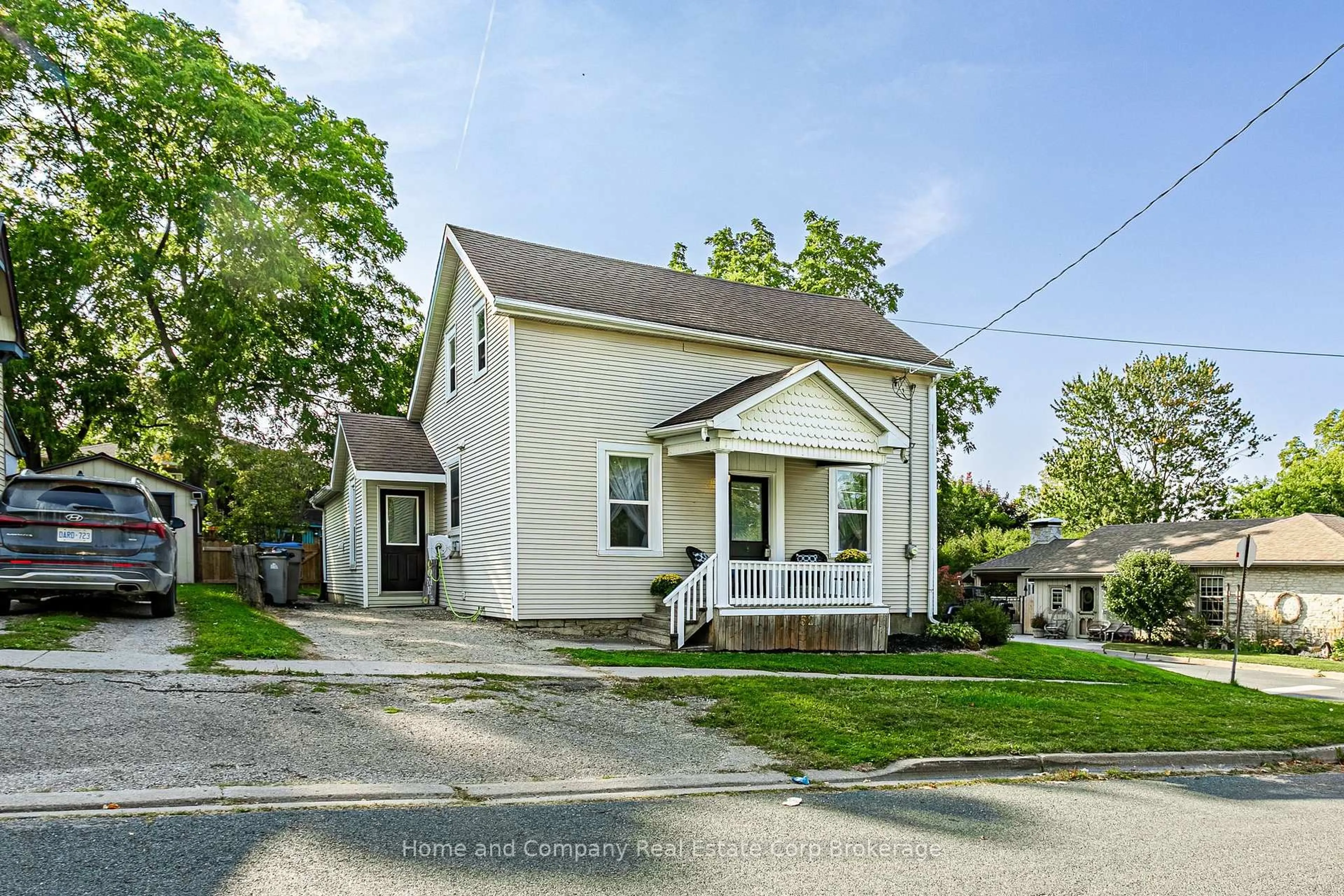 A pic from outside/outdoor area/front of a property/back of a property/a pic from drone, street for 52 Ontario St, St. Marys Ontario N4X 1C8