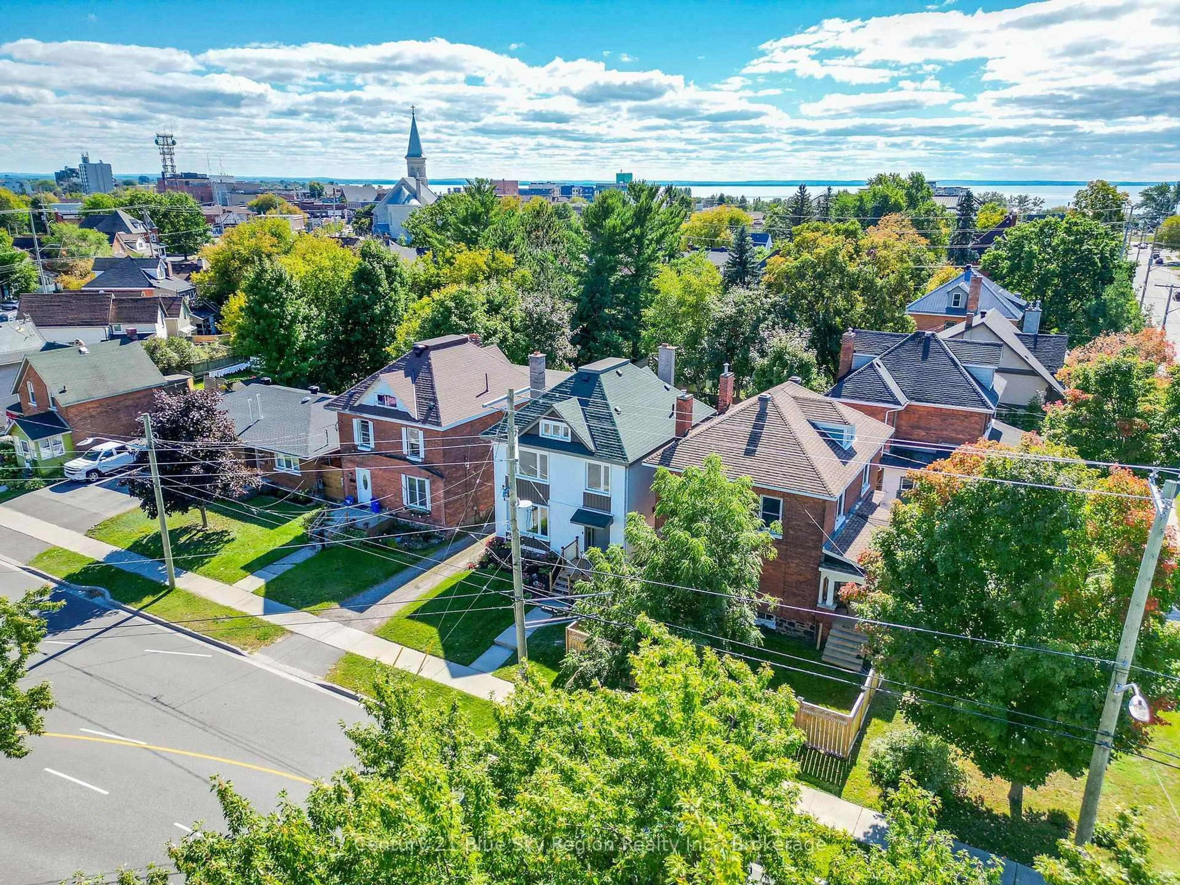A pic from outside/outdoor area/front of a property/back of a property/a pic from drone, unknown for 575 JANE St, North Bay Ontario P1B 3G9