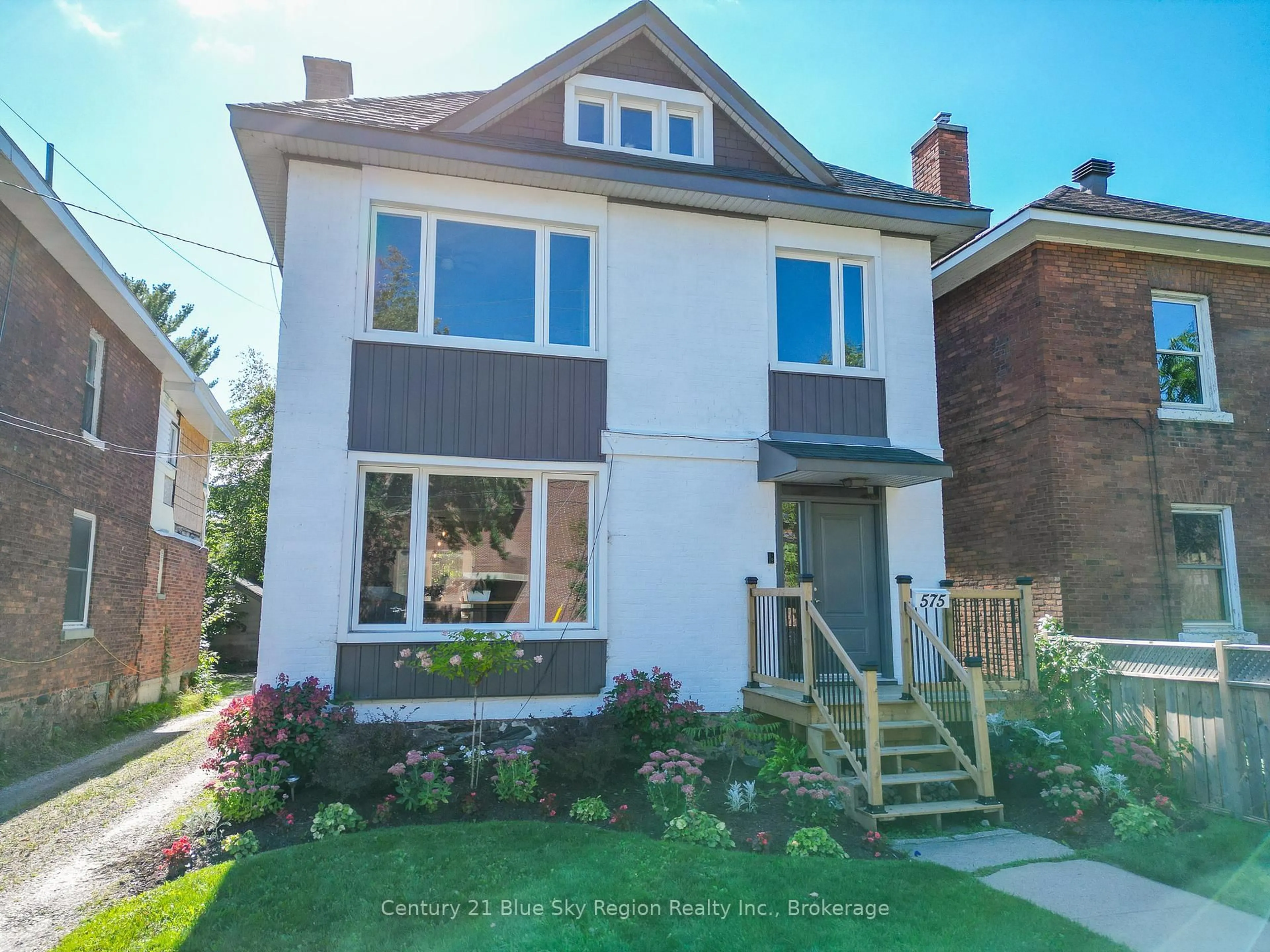 Home with brick exterior material, street for 575 JANE St, North Bay Ontario P1B 3G9