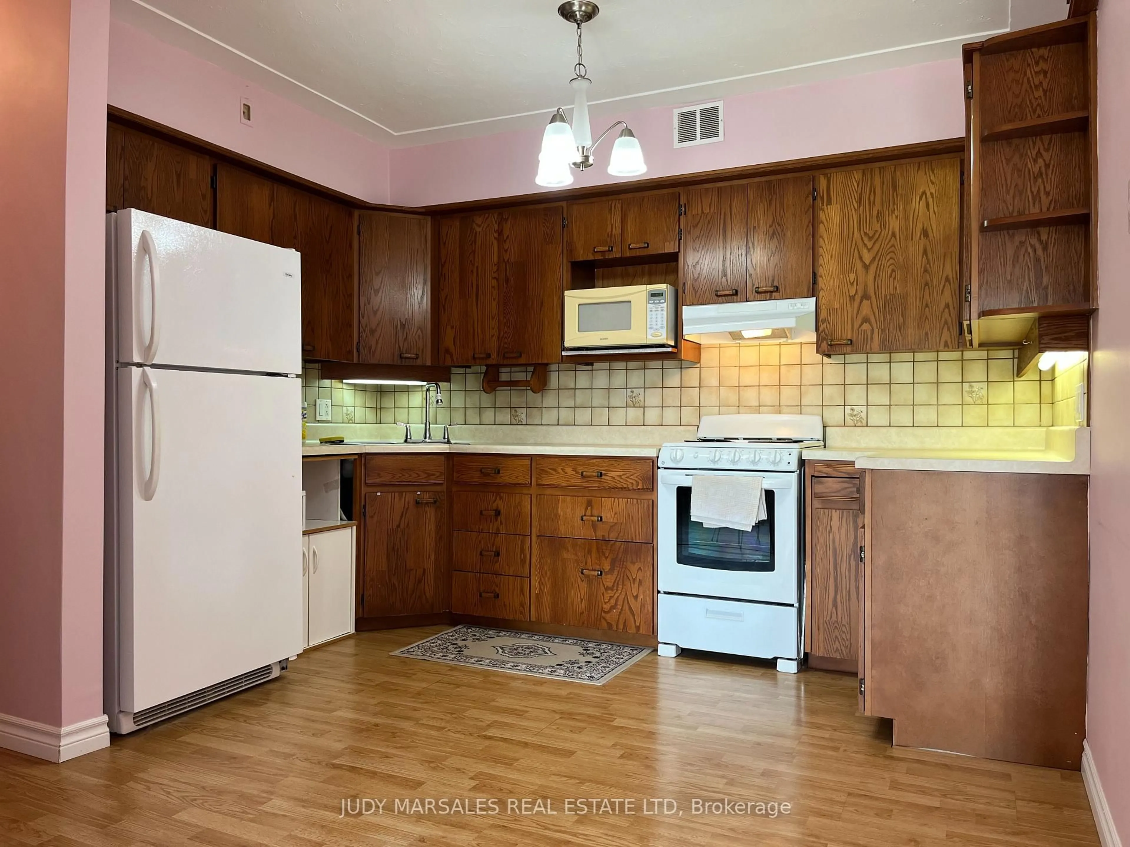 Standard kitchen, unknown for 10 Woodman Dr #308, Hamilton Ontario L8K 4E1