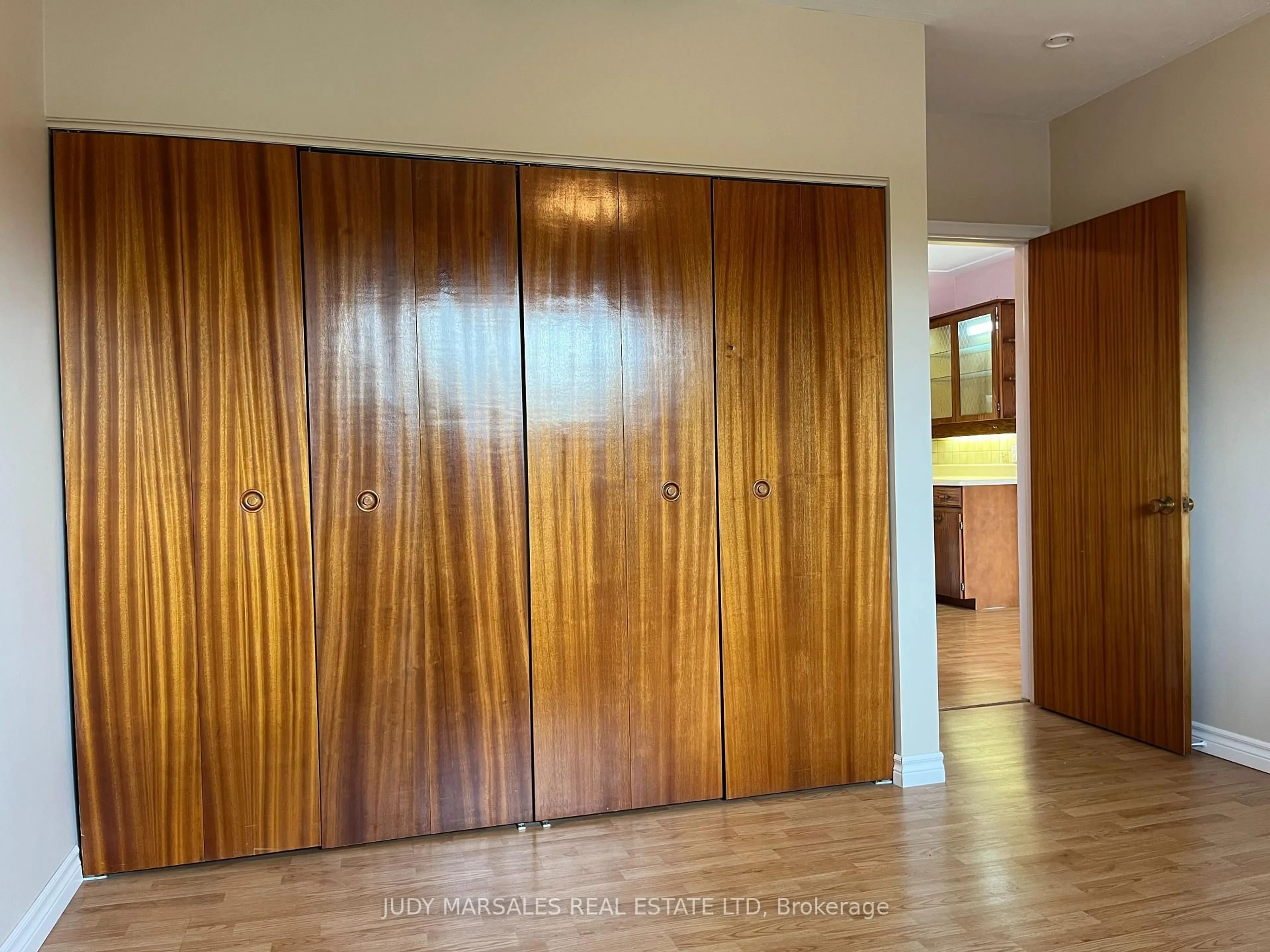 A pic of a room for 10 Woodman Dr #308, Hamilton Ontario L8K 4E1