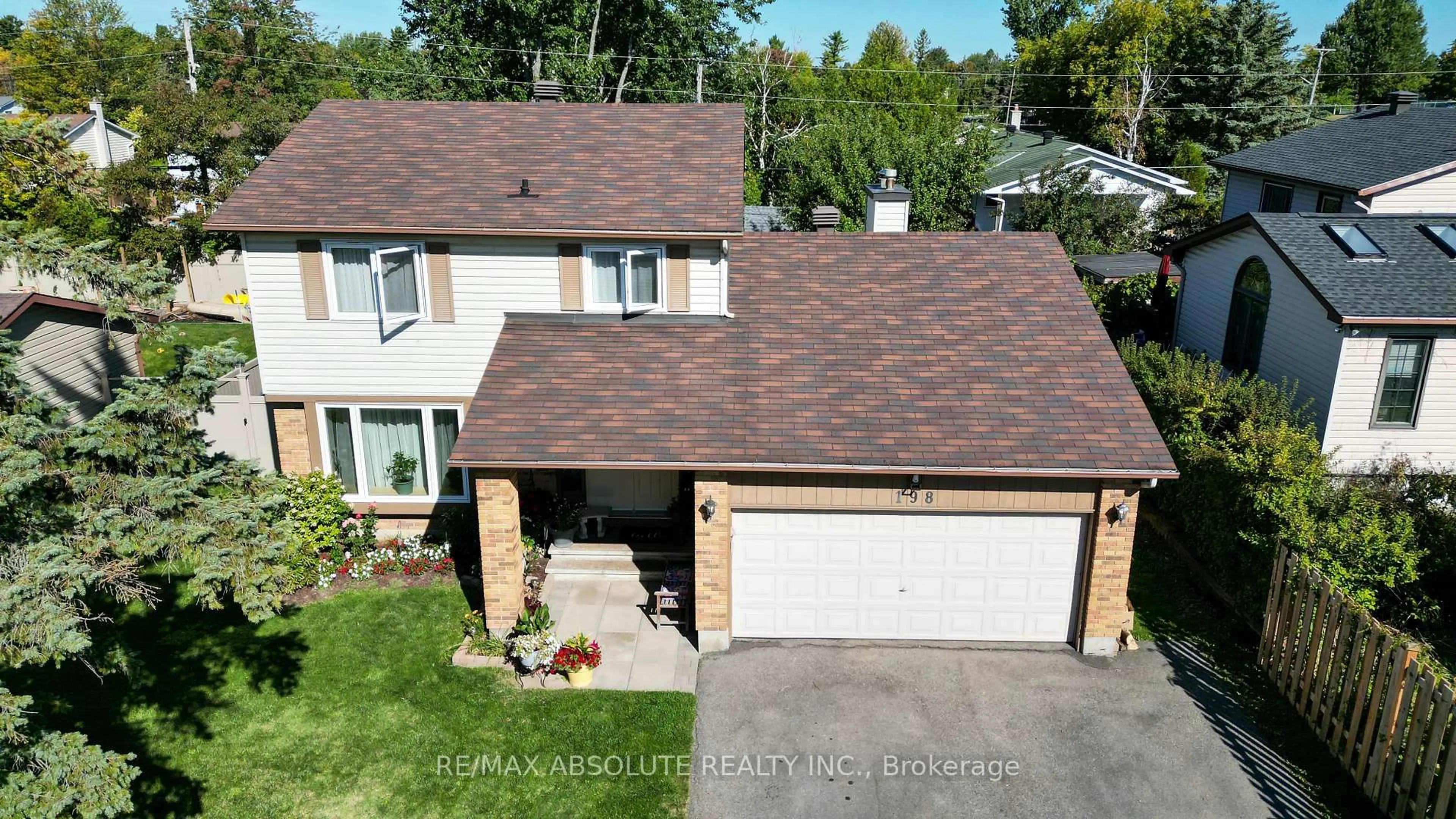 A pic from outside/outdoor area/front of a property/back of a property/a pic from drone, street for 198 Hoylake Cres, Orleans Ontario K1E 2M8