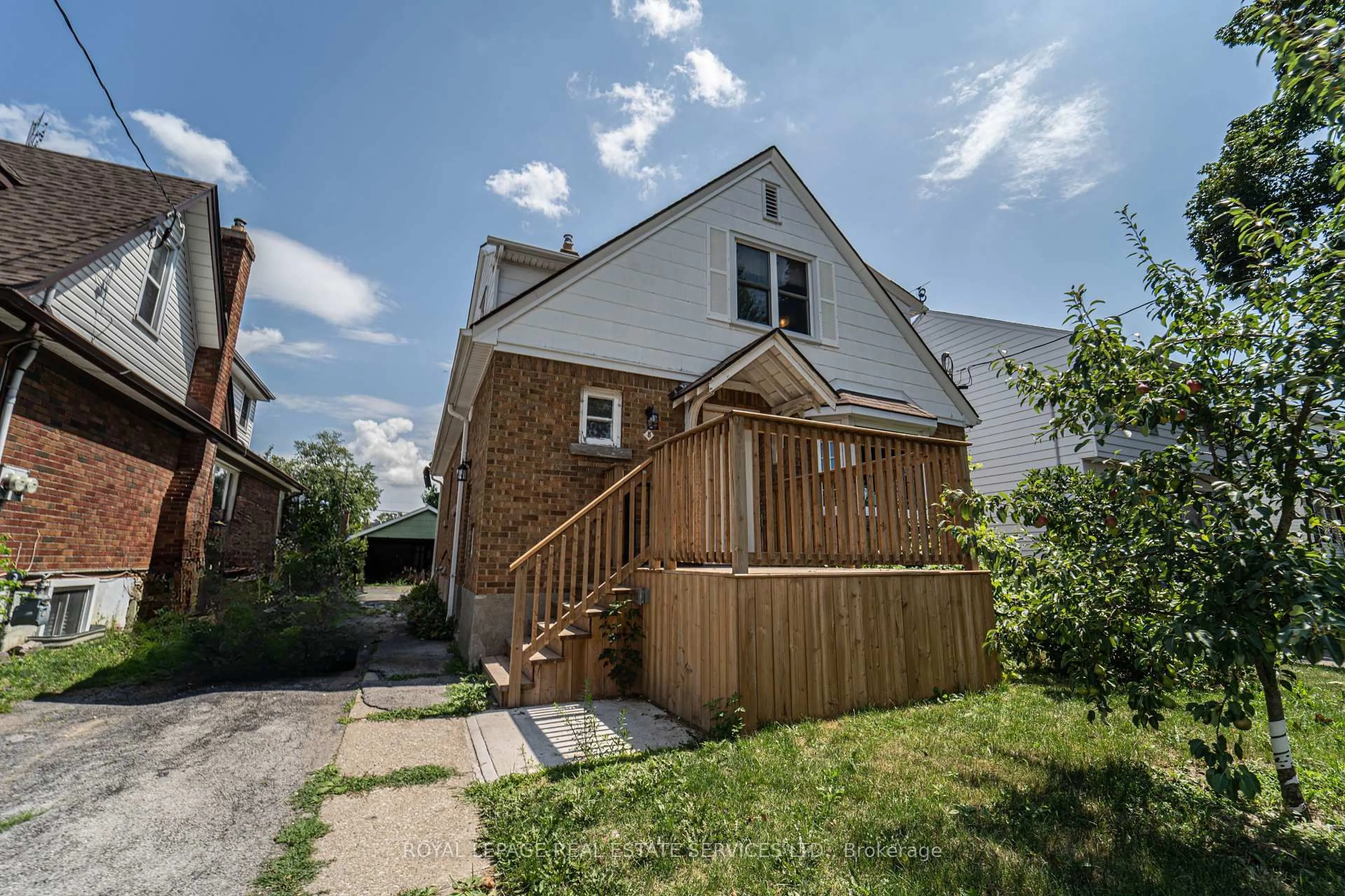 Unknown for 8 BRUCE St, St. Catharines Ontario L2R 5S6