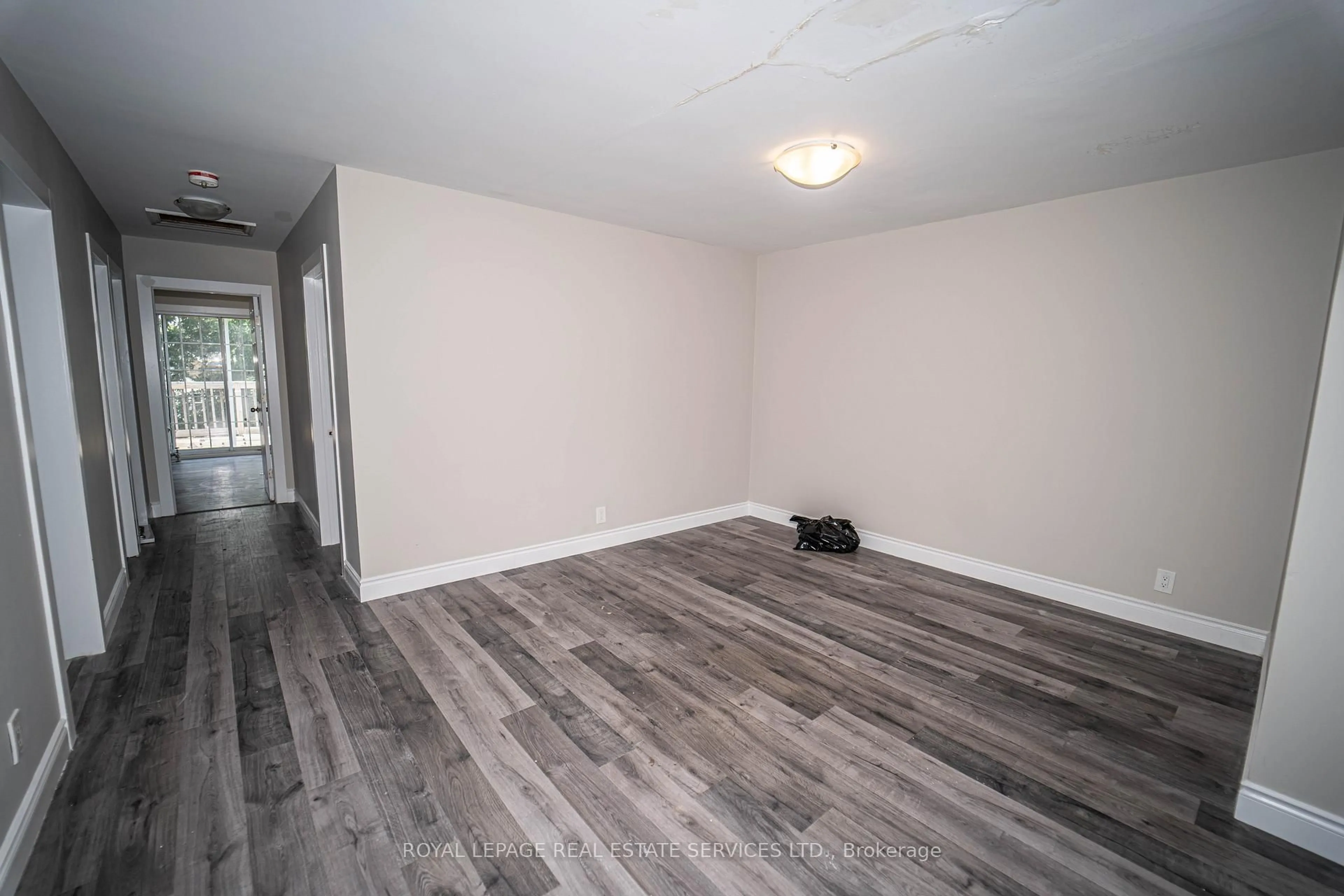 A pic of a room for 8 BRUCE St, St. Catharines Ontario L2R 5S6